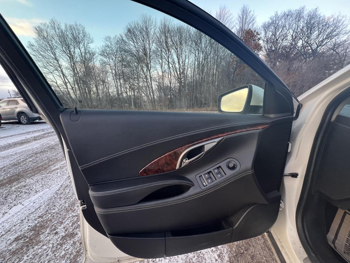 2011 Buick LaCrosse CXL FWD (1G4GC5ED4BF) with an 3.6L V6 DOHC 24V engine, 6-Speed Automatic Overdrive transmission, located at 17255 hwy 65 NE, Ham Lake, MN, 55304, 0.000000, 0.000000 - Photo#8