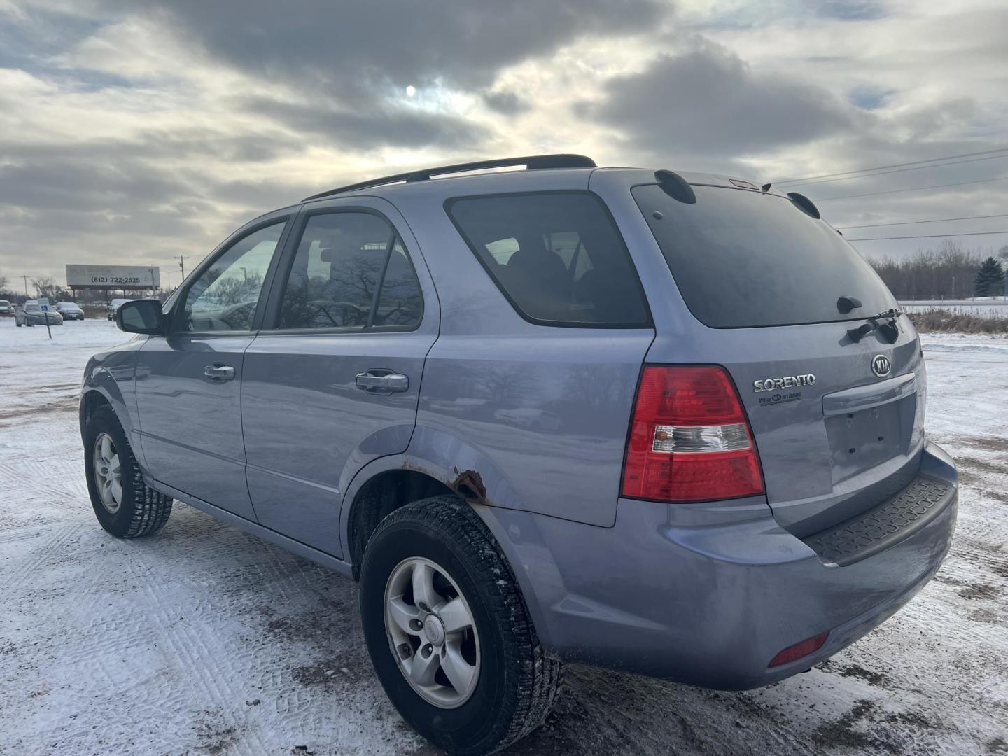 2009 Kia Sorento (KNDJD735495) , located at 17255 hwy 65 NE, Ham Lake, MN, 55304, 0.000000, 0.000000 - Photo#2