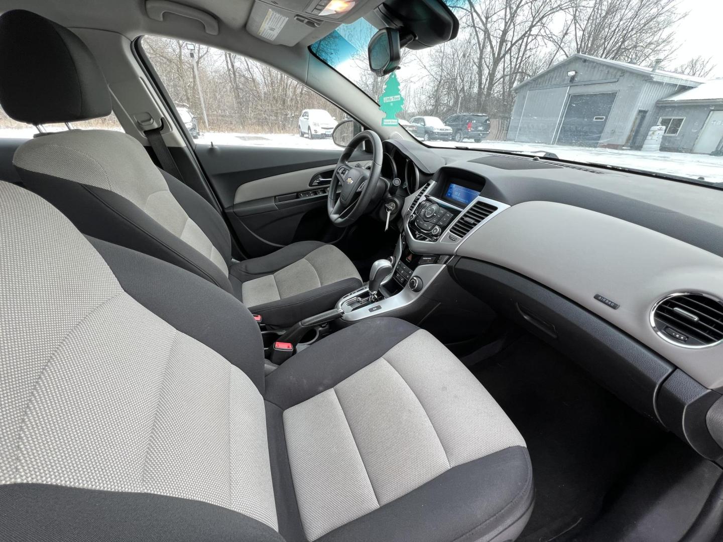 2016 Chevrolet Cruze Limited (1G1PC5SH4G7) , located at 17255 hwy 65 NE, Ham Lake, MN, 55304, 0.000000, 0.000000 - Photo#15