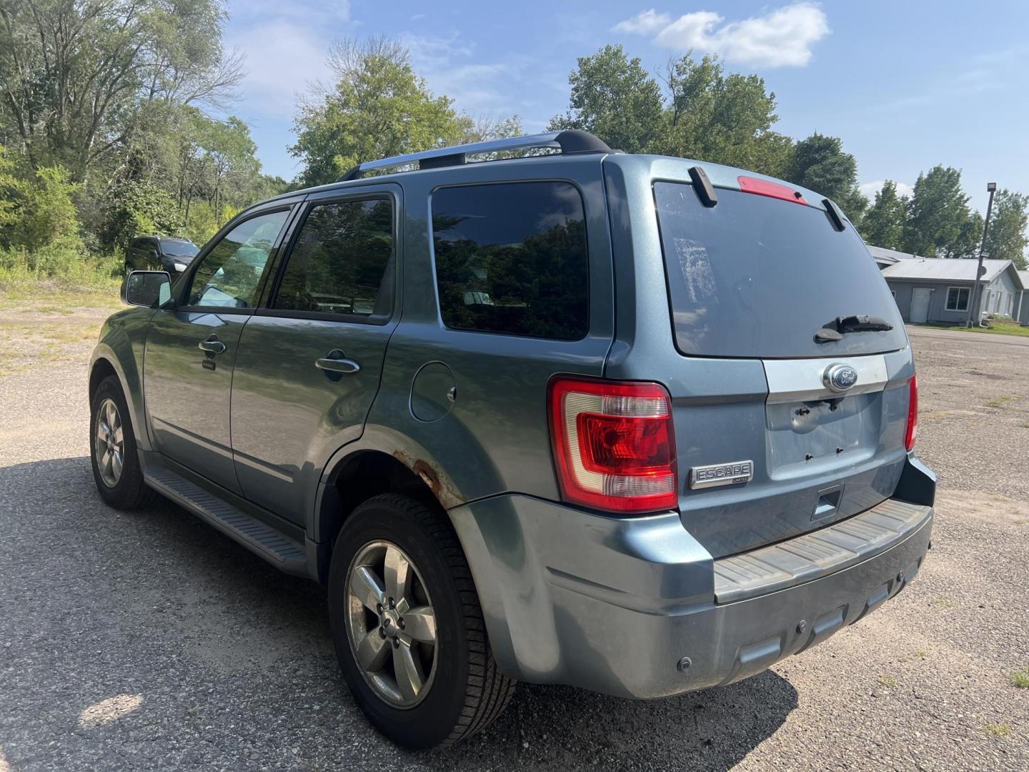 2008 Ford Escape XLT 2WD V6 (1FMCU03198K) with an 3.0L V6 DOHC 24V engine, 4-Speed Automatic Overdrive transmission, located at 17255 hwy 65 NE, Ham Lake, MN, 55304, 0.000000, 0.000000 - Photo#2