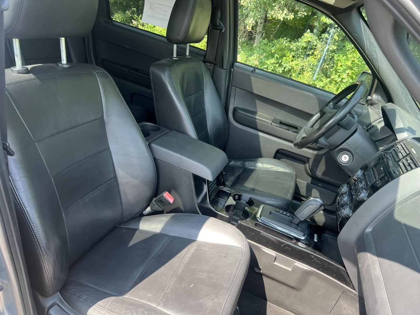 2008 Ford Escape XLT 2WD V6 (1FMCU03198K) with an 3.0L V6 DOHC 24V engine, 4-Speed Automatic Overdrive transmission, located at 17255 hwy 65 NE, Ham Lake, MN, 55304, 0.000000, 0.000000 - Photo#14