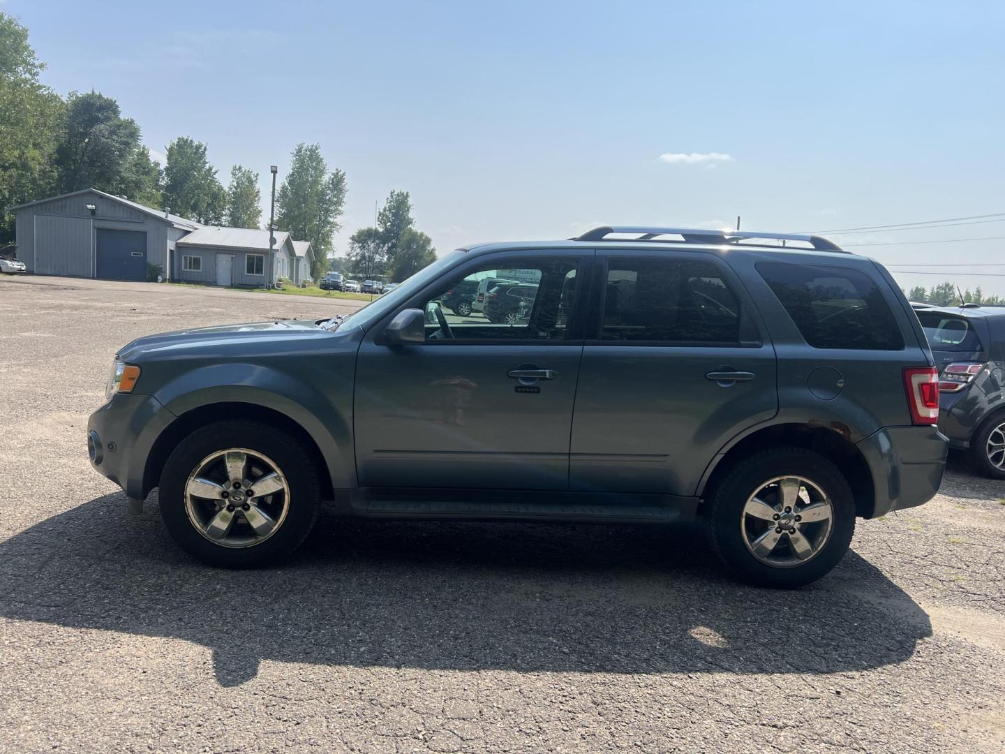 2008 Ford Escape XLT 2WD V6 (1FMCU03198K) with an 3.0L V6 DOHC 24V engine, 4-Speed Automatic Overdrive transmission, located at 17255 hwy 65 NE, Ham Lake, MN, 55304, 0.000000, 0.000000 - Photo#1