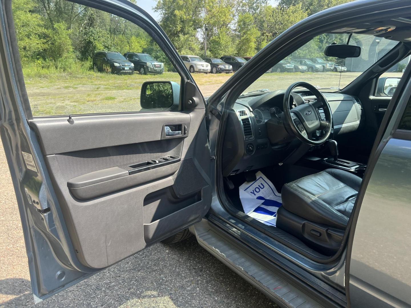 2008 Ford Escape XLT 2WD V6 (1FMCU03198K) with an 3.0L V6 DOHC 24V engine, 4-Speed Automatic Overdrive transmission, located at 17255 hwy 65 NE, Ham Lake, MN, 55304, 0.000000, 0.000000 - Photo#8