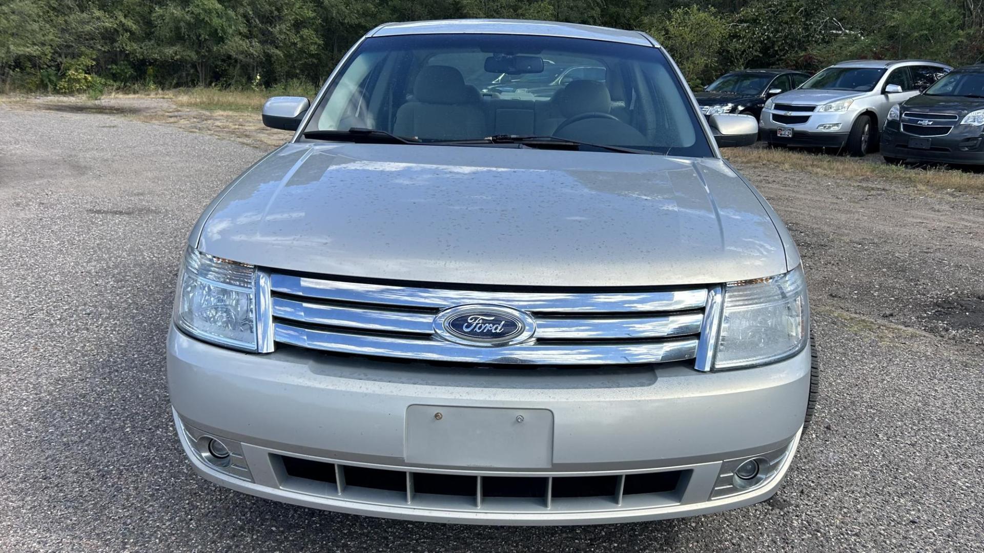 2009 Ford Taurus SEL FWD (1FAHP24W29G) with an 3.5L V6 DOHC 24V engine, 6-Speed Automatic transmission, located at 17255 hwy 65 NE, Ham Lake, MN, 55304, 0.000000, 0.000000 - Photo#1