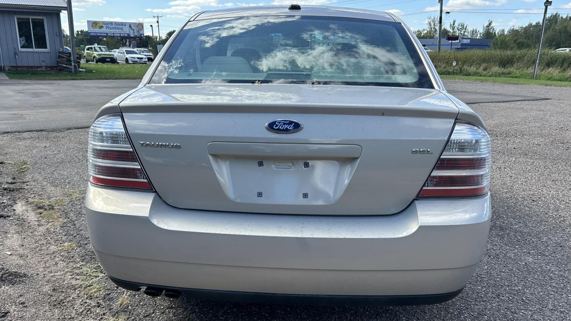 2009 Ford Taurus SEL FWD (1FAHP24W29G) with an 3.5L V6 DOHC 24V engine, 6-Speed Automatic transmission, located at 17255 hwy 65 NE, Ham Lake, MN, 55304, 0.000000, 0.000000 - Photo#5