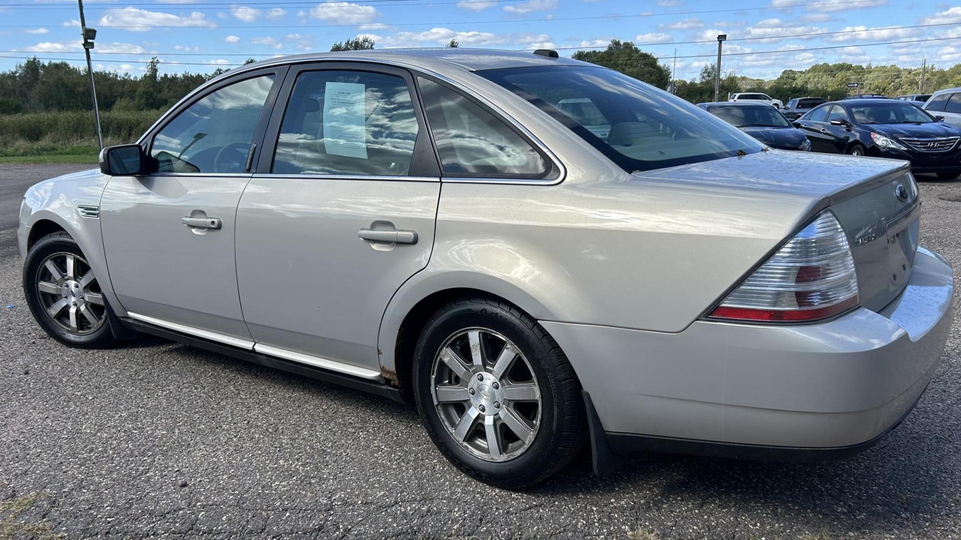 2009 Ford Taurus SEL FWD (1FAHP24W29G) with an 3.5L V6 DOHC 24V engine, 6-Speed Automatic transmission, located at 17255 hwy 65 NE, Ham Lake, MN, 55304, 0.000000, 0.000000 - Photo#6