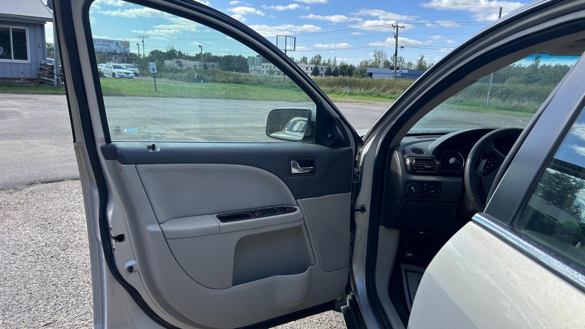 2009 Ford Taurus SEL FWD (1FAHP24W29G) with an 3.5L V6 DOHC 24V engine, 6-Speed Automatic transmission, located at 17255 hwy 65 NE, Ham Lake, MN, 55304, 0.000000, 0.000000 - Photo#8