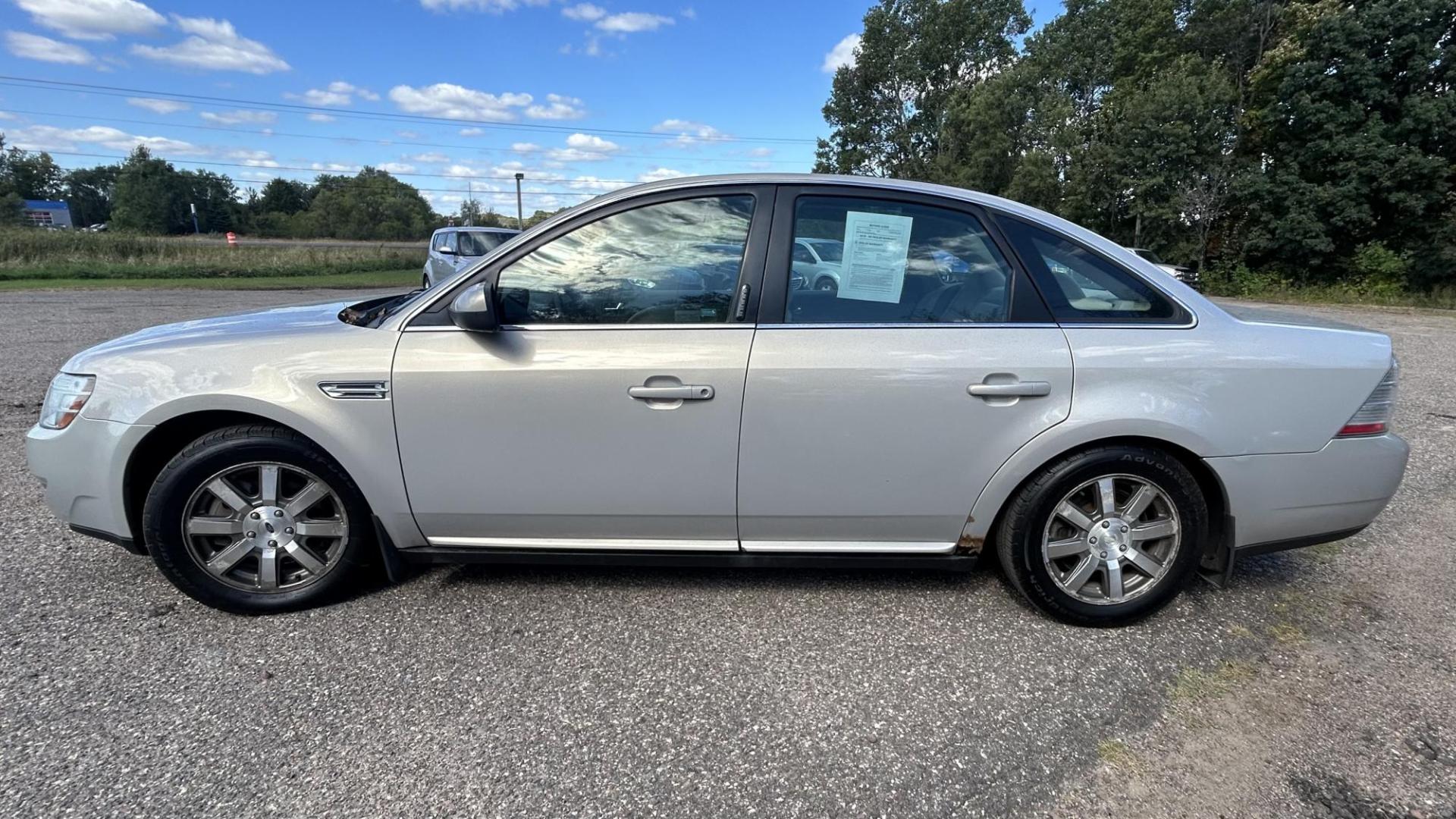 2009 Ford Taurus SEL FWD (1FAHP24W29G) with an 3.5L V6 DOHC 24V engine, 6-Speed Automatic transmission, located at 17255 hwy 65 NE, Ham Lake, MN, 55304, 0.000000, 0.000000 - Photo#7