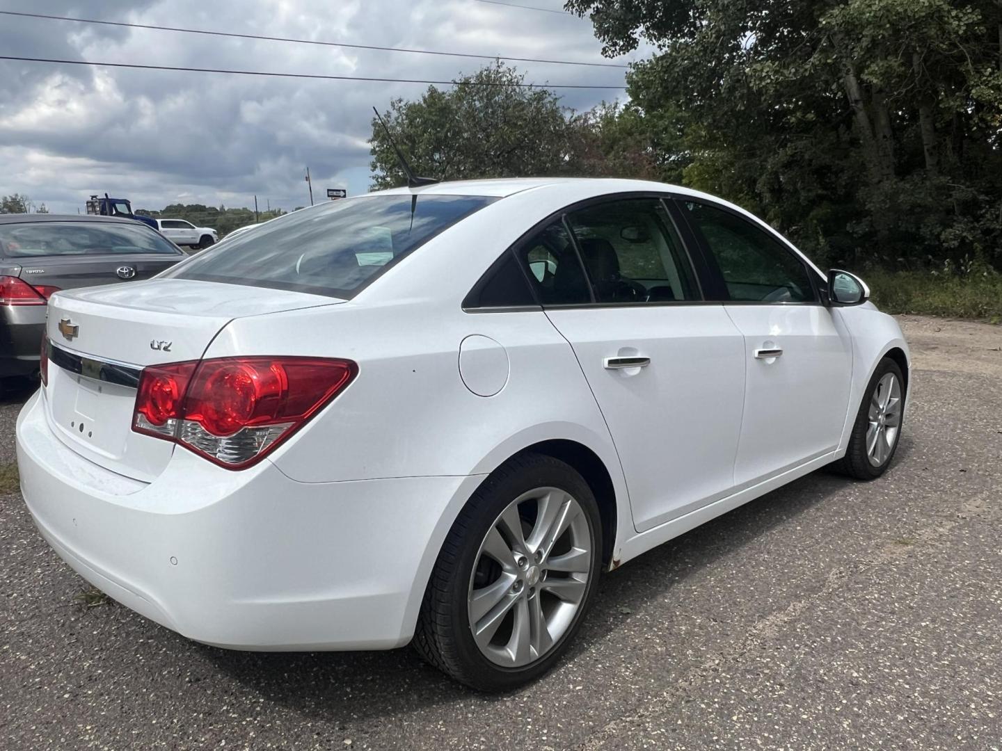 2011 Chevrolet Cruze 2LT (1G1PH5S94B7) with an 1.4L L4 DOHC 16V TURBO engine, 6-Speed Manual transmission, located at 17255 hwy 65 NE, Ham Lake, MN, 55304, 0.000000, 0.000000 - Photo#4