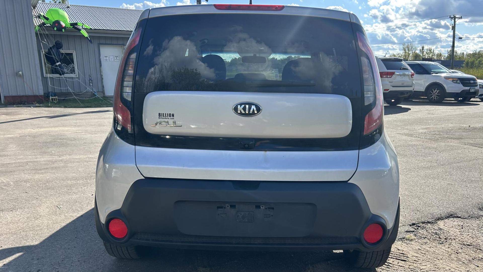 2015 Kia Soul + (KNDJP3A59F7) with an 2.0L L4 DOHC 16V engine, 6-Speed Automatic transmission, located at 17255 hwy 65 NE, Ham Lake, MN, 55304, 0.000000, 0.000000 - Photo#4