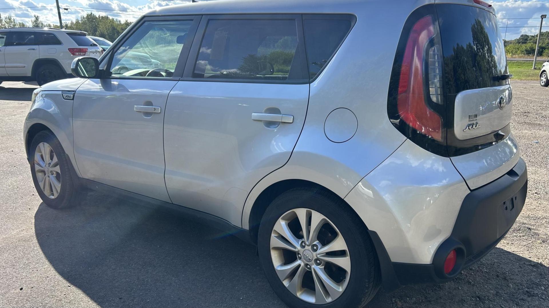 2015 Kia Soul + (KNDJP3A59F7) with an 2.0L L4 DOHC 16V engine, 6-Speed Automatic transmission, located at 17255 hwy 65 NE, Ham Lake, MN, 55304, 0.000000, 0.000000 - Photo#5