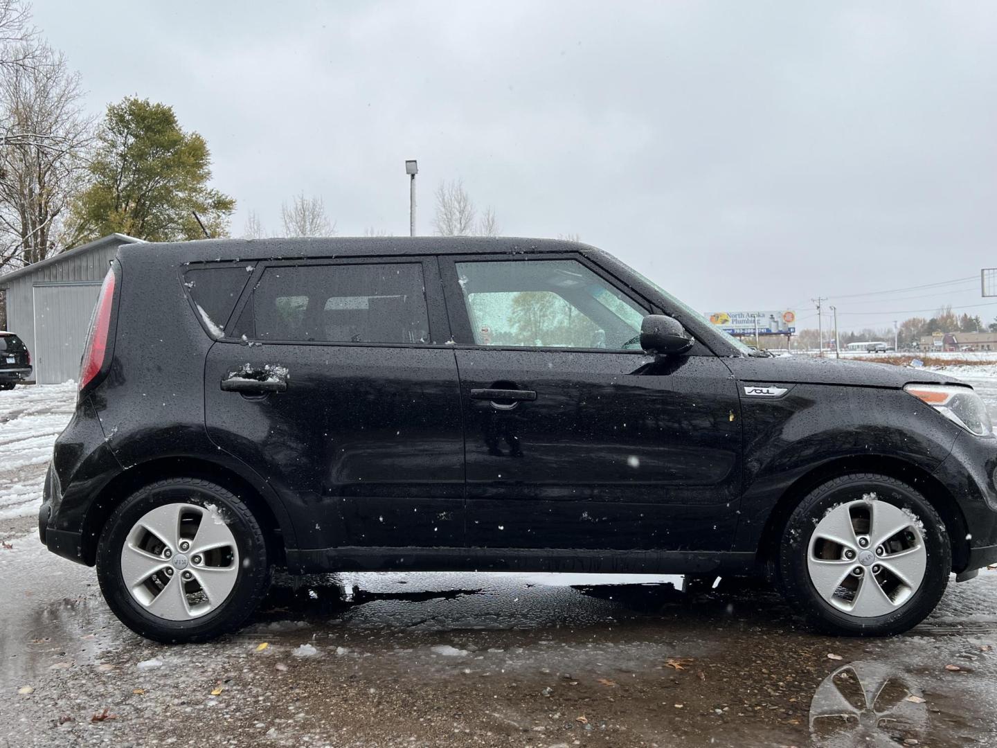 2015 Kia Soul Base (KNDJN2A20F7) with an 1.6L L4 DOHC 16V engine, located at 17255 hwy 65 NE, Ham Lake, MN, 55304, 0.000000, 0.000000 - Photo#5