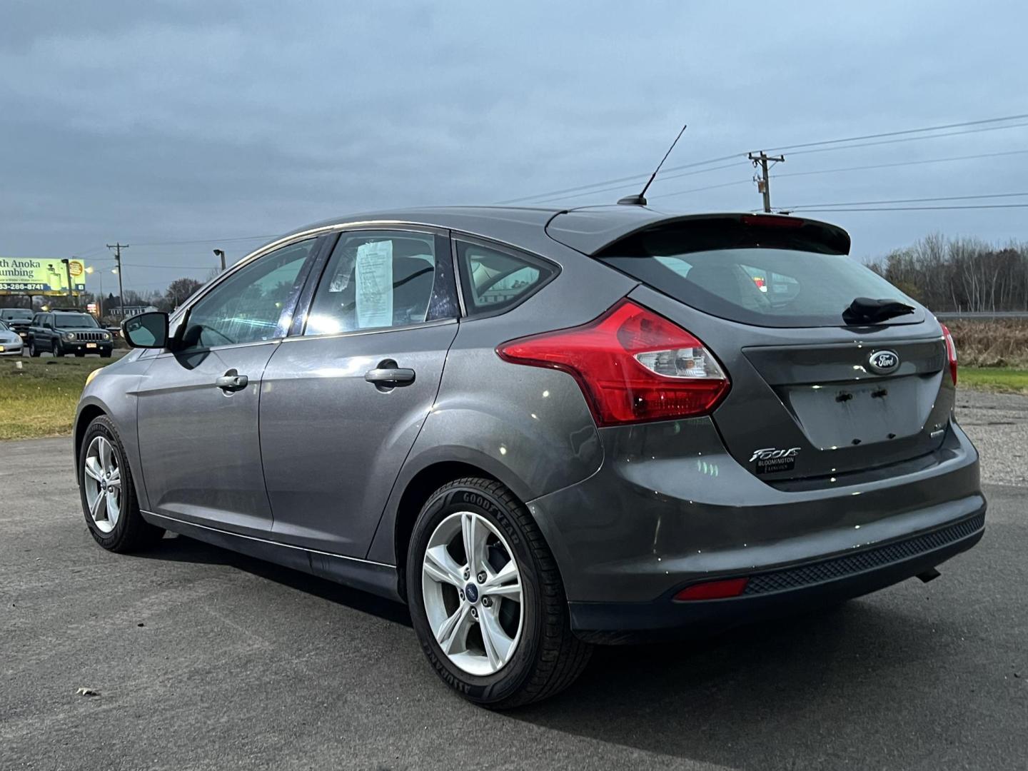 2013 Ford Focus SE Hatch (1FADP3K27DL) with an 2.0L L4 DOHC 16V engine, located at 17255 hwy 65 NE, Ham Lake, MN, 55304, 0.000000, 0.000000 - Photo#2