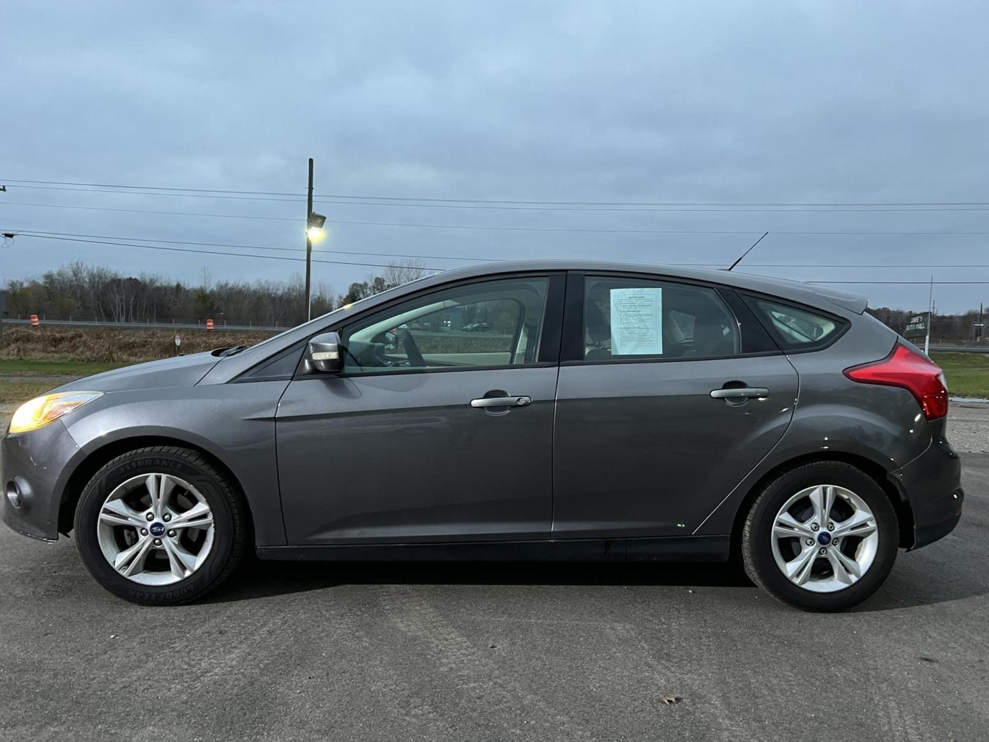 2013 Ford Focus SE Hatch (1FADP3K27DL) with an 2.0L L4 DOHC 16V engine, located at 17255 hwy 65 NE, Ham Lake, MN, 55304, 0.000000, 0.000000 - Photo#1