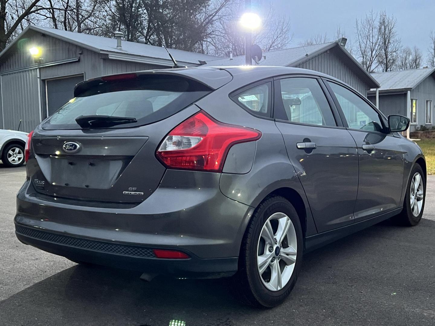 2013 Ford Focus SE Hatch (1FADP3K27DL) with an 2.0L L4 DOHC 16V engine, located at 17255 hwy 65 NE, Ham Lake, MN, 55304, 0.000000, 0.000000 - Photo#4