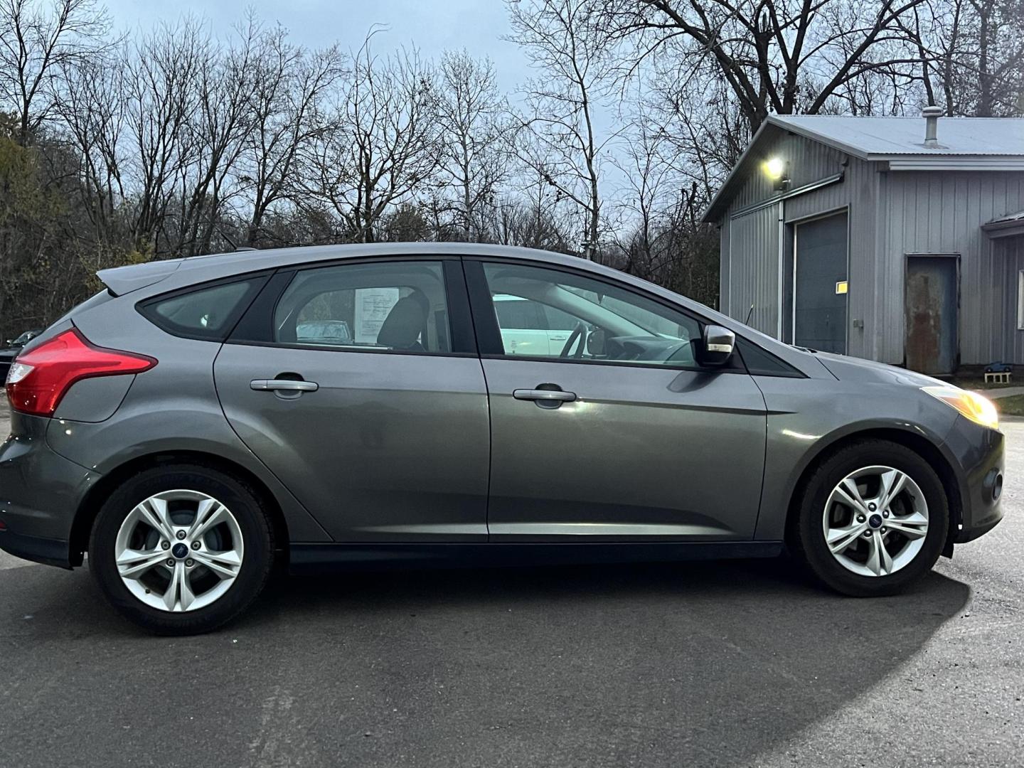 2013 Ford Focus SE Hatch (1FADP3K27DL) with an 2.0L L4 DOHC 16V engine, located at 17255 hwy 65 NE, Ham Lake, MN, 55304, 0.000000, 0.000000 - Photo#5