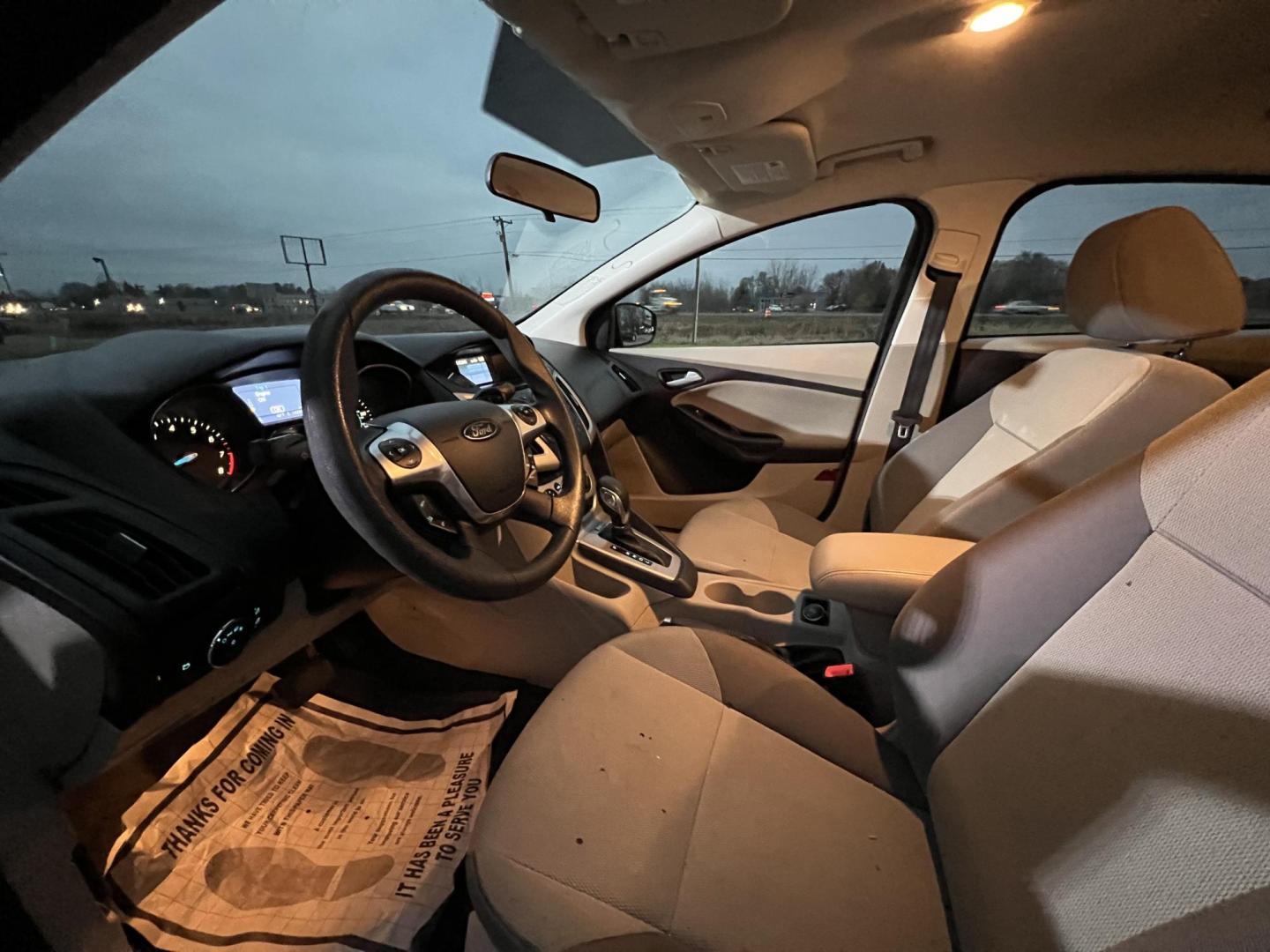 2013 Ford Focus SE Hatch (1FADP3K27DL) with an 2.0L L4 DOHC 16V engine, located at 17255 hwy 65 NE, Ham Lake, MN, 55304, 0.000000, 0.000000 - Photo#9