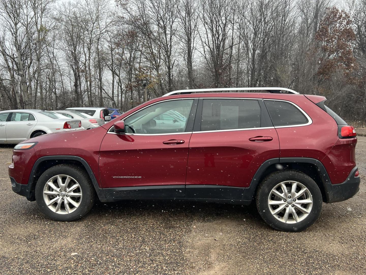 2015 Jeep Cherokee Limited 4WD (1C4PJMDS8FW) with an 3.2L V6 DOHC 24V engine, 9-Speed Automatic transmission, located at 17255 hwy 65 NE, Ham Lake, MN, 55304, 0.000000, 0.000000 - Photo#1