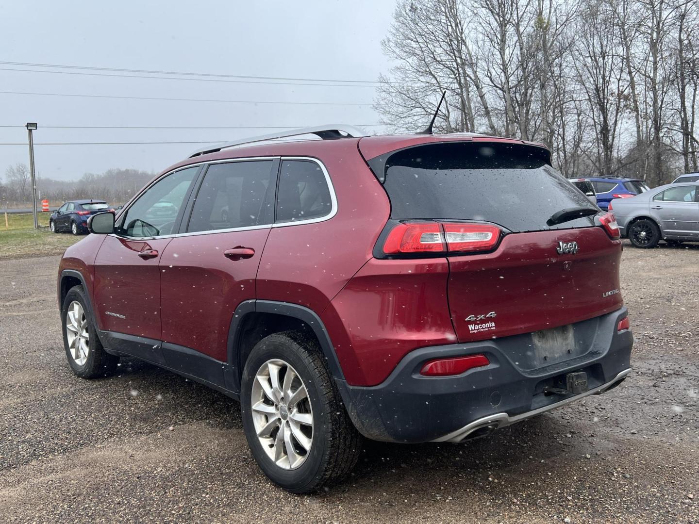 2015 Jeep Cherokee Limited 4WD (1C4PJMDS8FW) with an 3.2L V6 DOHC 24V engine, 9-Speed Automatic transmission, located at 17255 hwy 65 NE, Ham Lake, MN, 55304, 0.000000, 0.000000 - Photo#2