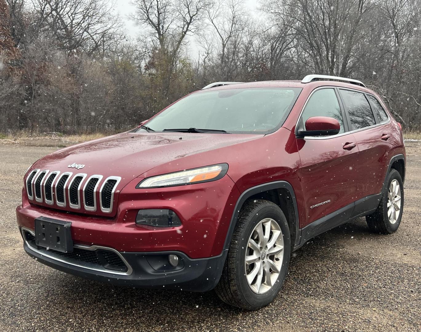 2015 Jeep Cherokee Limited 4WD (1C4PJMDS8FW) with an 3.2L V6 DOHC 24V engine, 9-Speed Automatic transmission, located at 17255 hwy 65 NE, Ham Lake, MN, 55304, 0.000000, 0.000000 - Photo#0