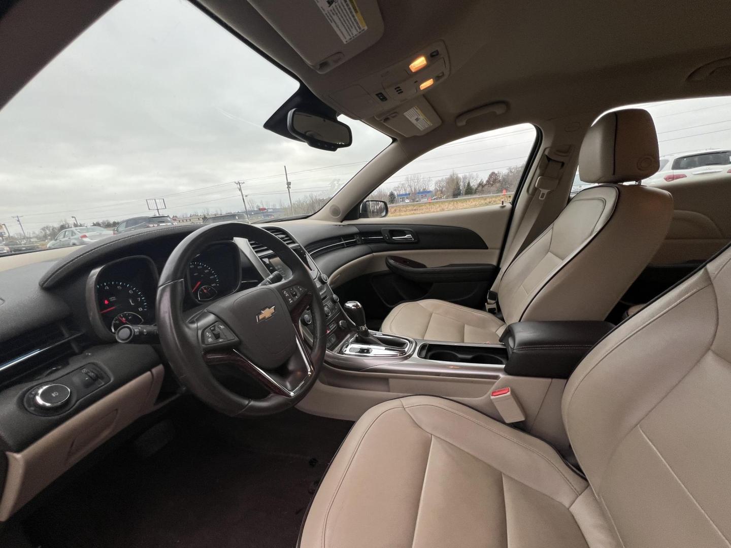 2013 Chevrolet Malibu 2LT (1G11E5SA0DF) with an 2.5L L4 DOHC 16V engine, 6-Speed Automatic transmission, located at 17255 hwy 65 NE, Ham Lake, MN, 55304, 0.000000, 0.000000 - Photo#9