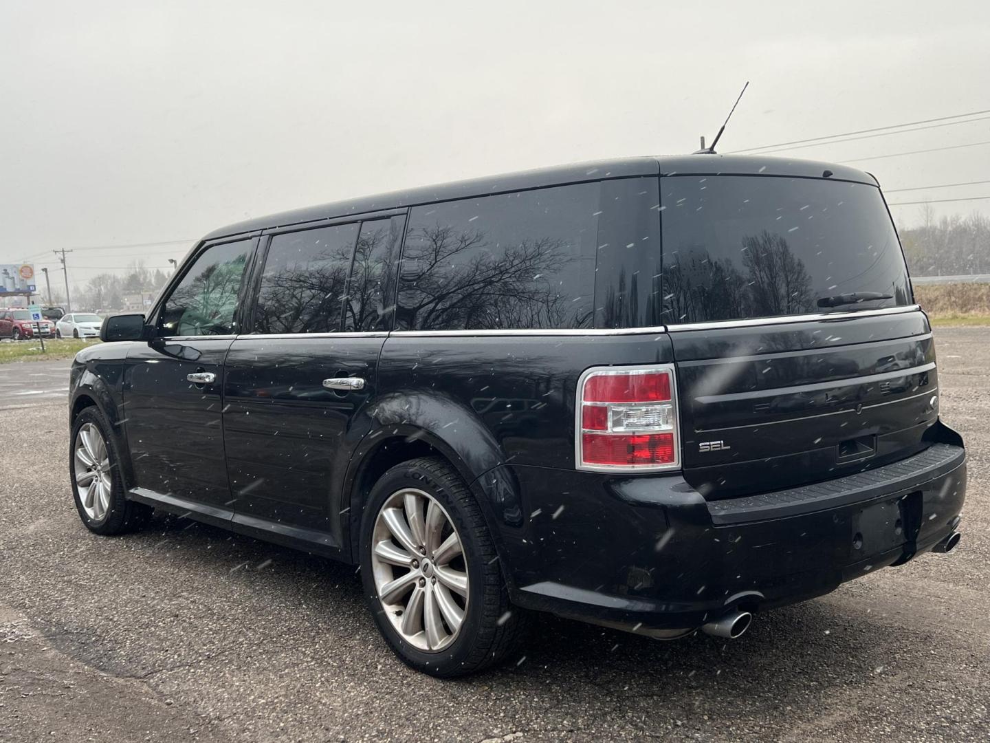 2015 Ford Flex SEL FWD (2FMGK5C87FB) with an 3.5L V6 DOHC 24V engine, 6-Speed Automatic Overdrive transmission, located at 17255 hwy 65 NE, Ham Lake, MN, 55304, 0.000000, 0.000000 - Photo#2