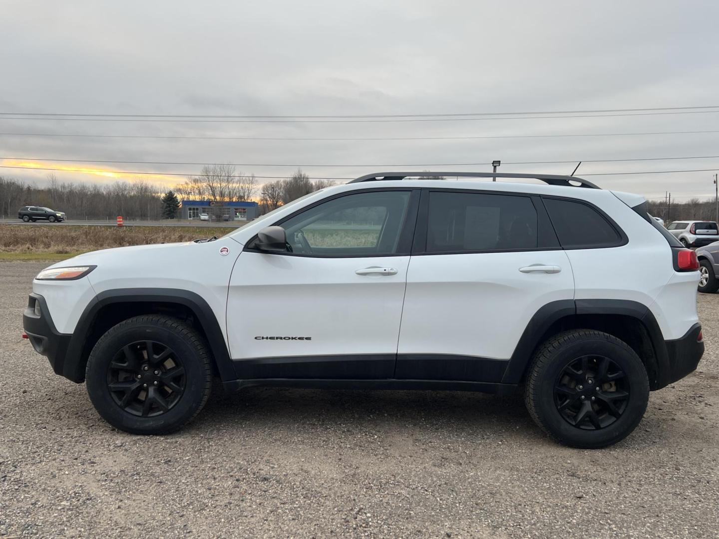 2015 Jeep Cherokee Trailhawk 4WD (1C4PJMBB0FW) with an 2.4L L4 DOHC 16V engine, 9-Speed Automatic transmission, located at 17255 hwy 65 NE, Ham Lake, MN, 55304, 0.000000, 0.000000 - Photo#1