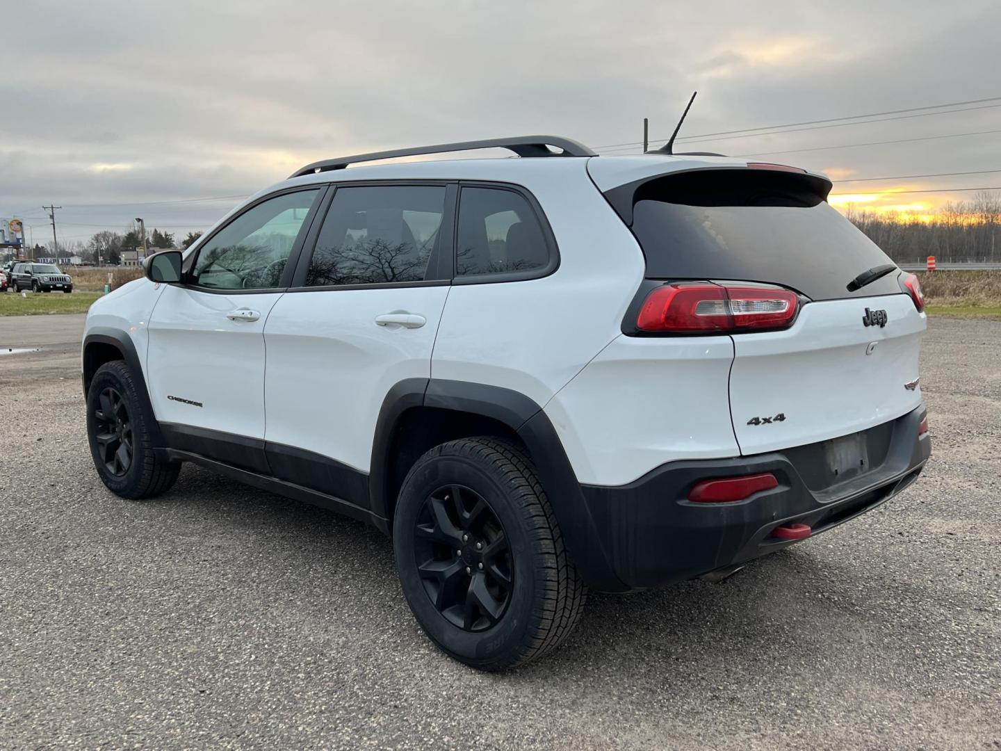 2015 Jeep Cherokee Trailhawk 4WD (1C4PJMBB0FW) with an 2.4L L4 DOHC 16V engine, 9-Speed Automatic transmission, located at 17255 hwy 65 NE, Ham Lake, MN, 55304, 0.000000, 0.000000 - Photo#2