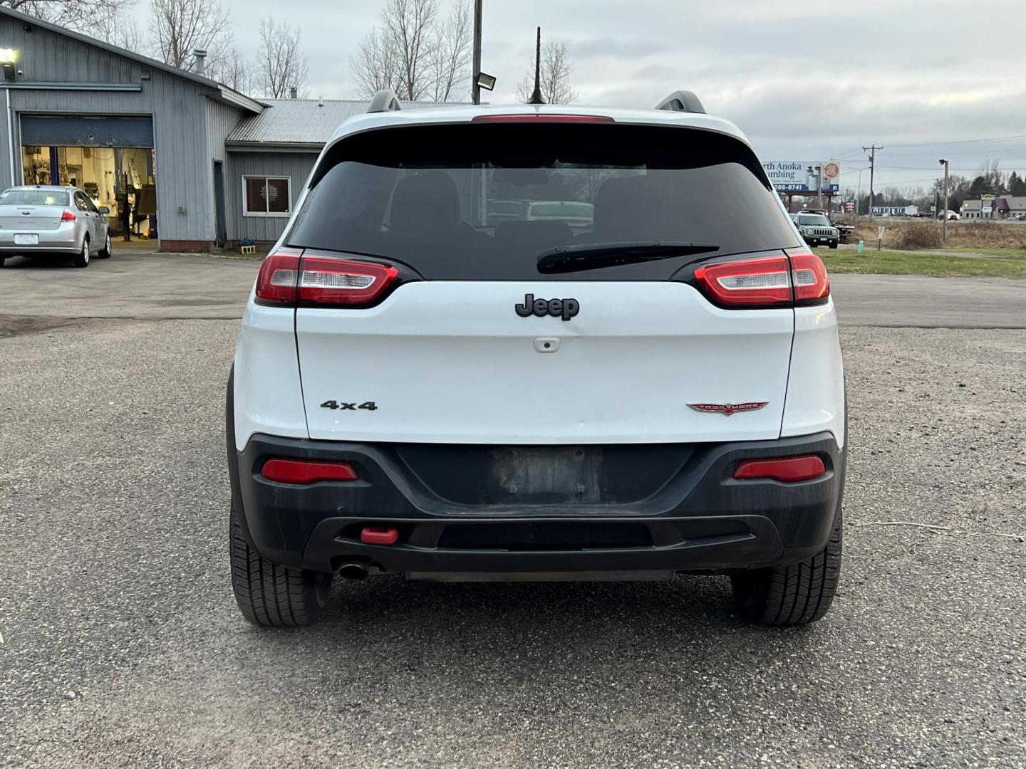 2015 Jeep Cherokee Trailhawk 4WD (1C4PJMBB0FW) with an 2.4L L4 DOHC 16V engine, 9-Speed Automatic transmission, located at 17255 hwy 65 NE, Ham Lake, MN, 55304, 0.000000, 0.000000 - Photo#3