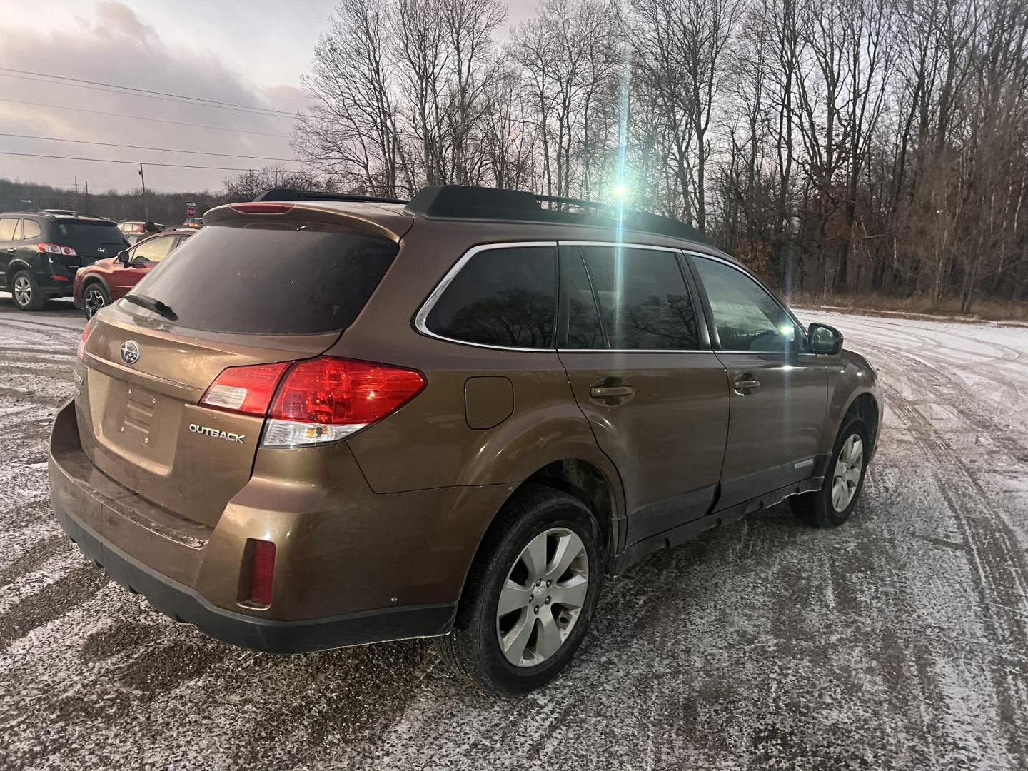 2011 Subaru Outback 2.5i Premium (4S4BRCBC1B3) with an 2.5L H4 DOHC 16V engine, Continuously Variable Transmisson transmission, located at 17255 hwy 65 NE, Ham Lake, MN, 55304, 0.000000, 0.000000 - Photo#3