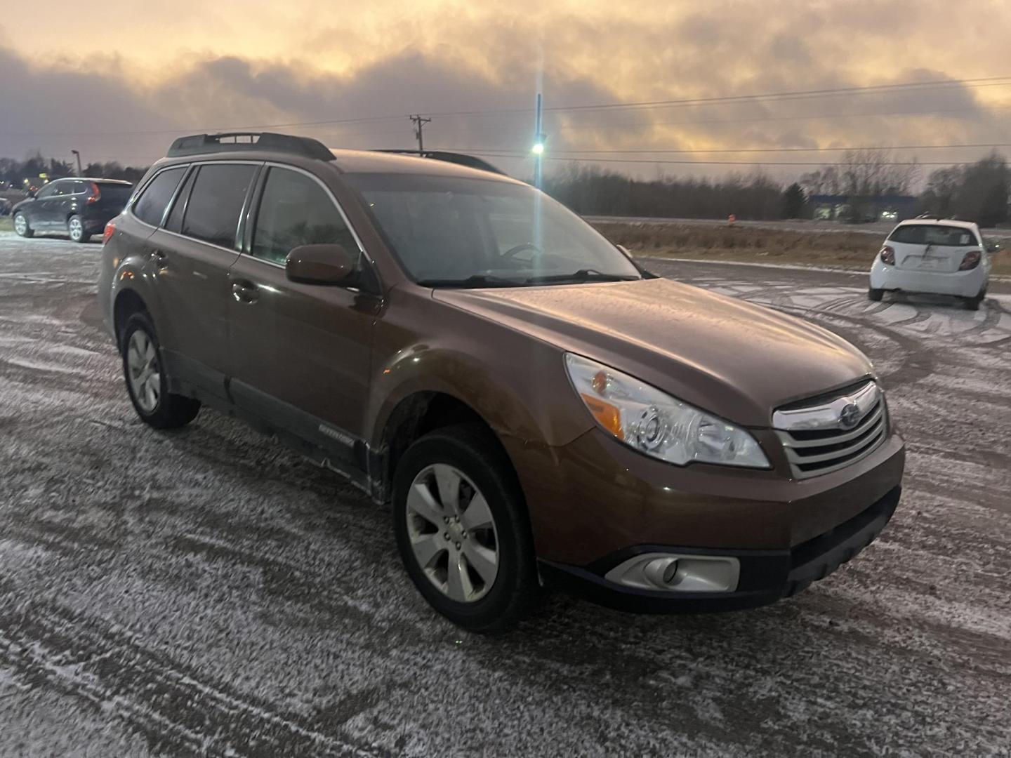 2011 Subaru Outback 2.5i Premium (4S4BRCBC1B3) with an 2.5L H4 DOHC 16V engine, Continuously Variable Transmisson transmission, located at 17255 hwy 65 NE, Ham Lake, MN, 55304, 0.000000, 0.000000 - Photo#4