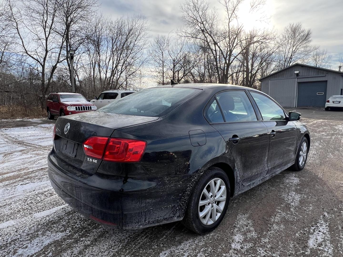 2012 Volkswagen Jetta SE (3VWDX7AJXCM) with an 2.5L L5 DOHC 20V engine, located at 17255 hwy 65 NE, Ham Lake, MN, 55304, 0.000000, 0.000000 - Photo#4