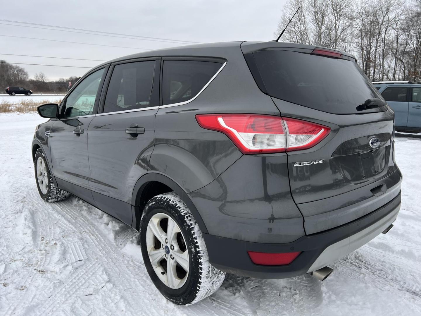 2015 Ford Escape SE FWD (1FMCU0G79FU) with an 2.5L L4 DOHC 16V engine, 6-Speed Automatic transmission, located at 17255 hwy 65 NE, Ham Lake, MN, 55304, 0.000000, 0.000000 - Photo#2