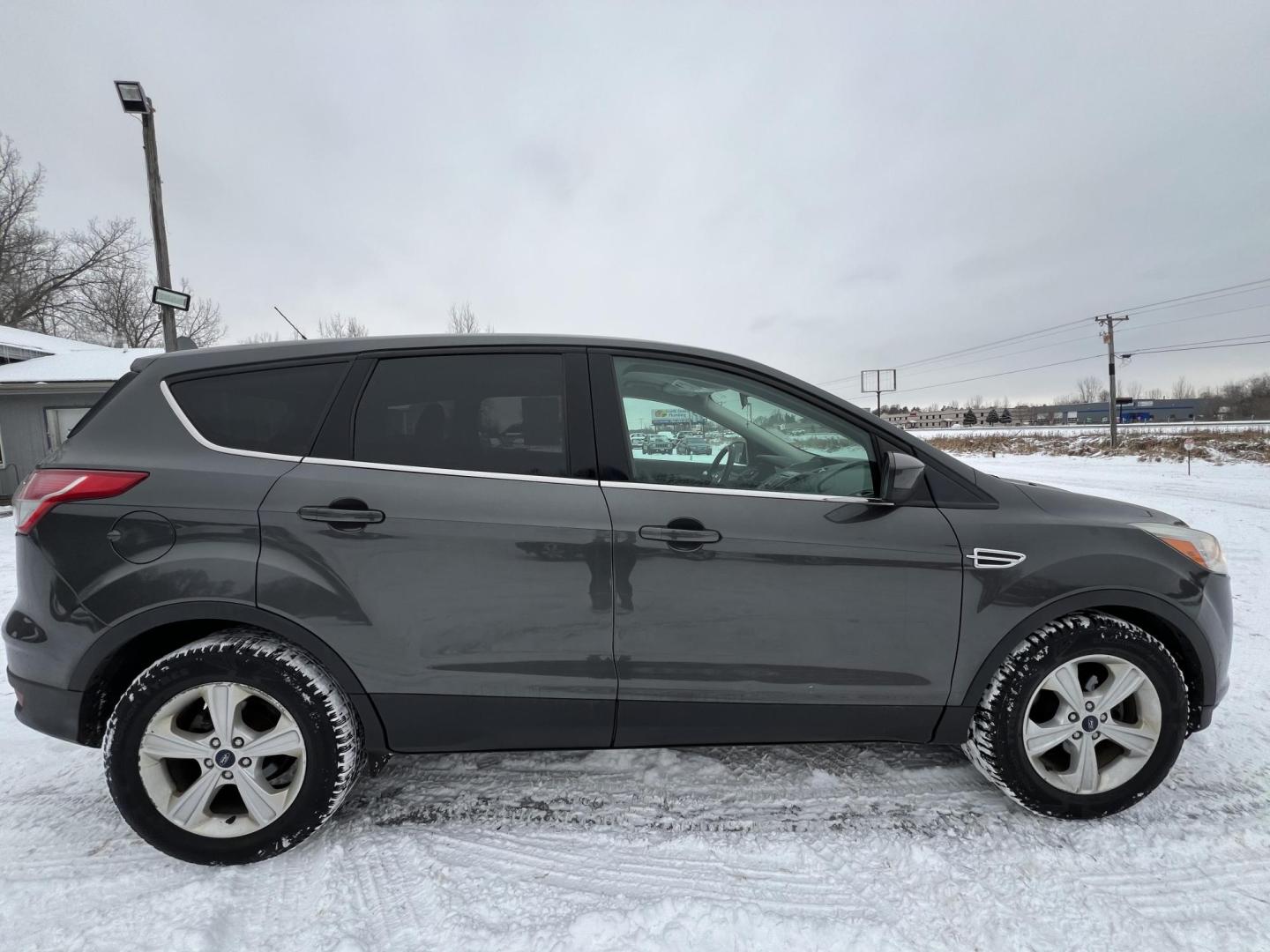 2015 Ford Escape SE FWD (1FMCU0G79FU) with an 2.5L L4 DOHC 16V engine, 6-Speed Automatic transmission, located at 17255 hwy 65 NE, Ham Lake, MN, 55304, 0.000000, 0.000000 - Photo#5