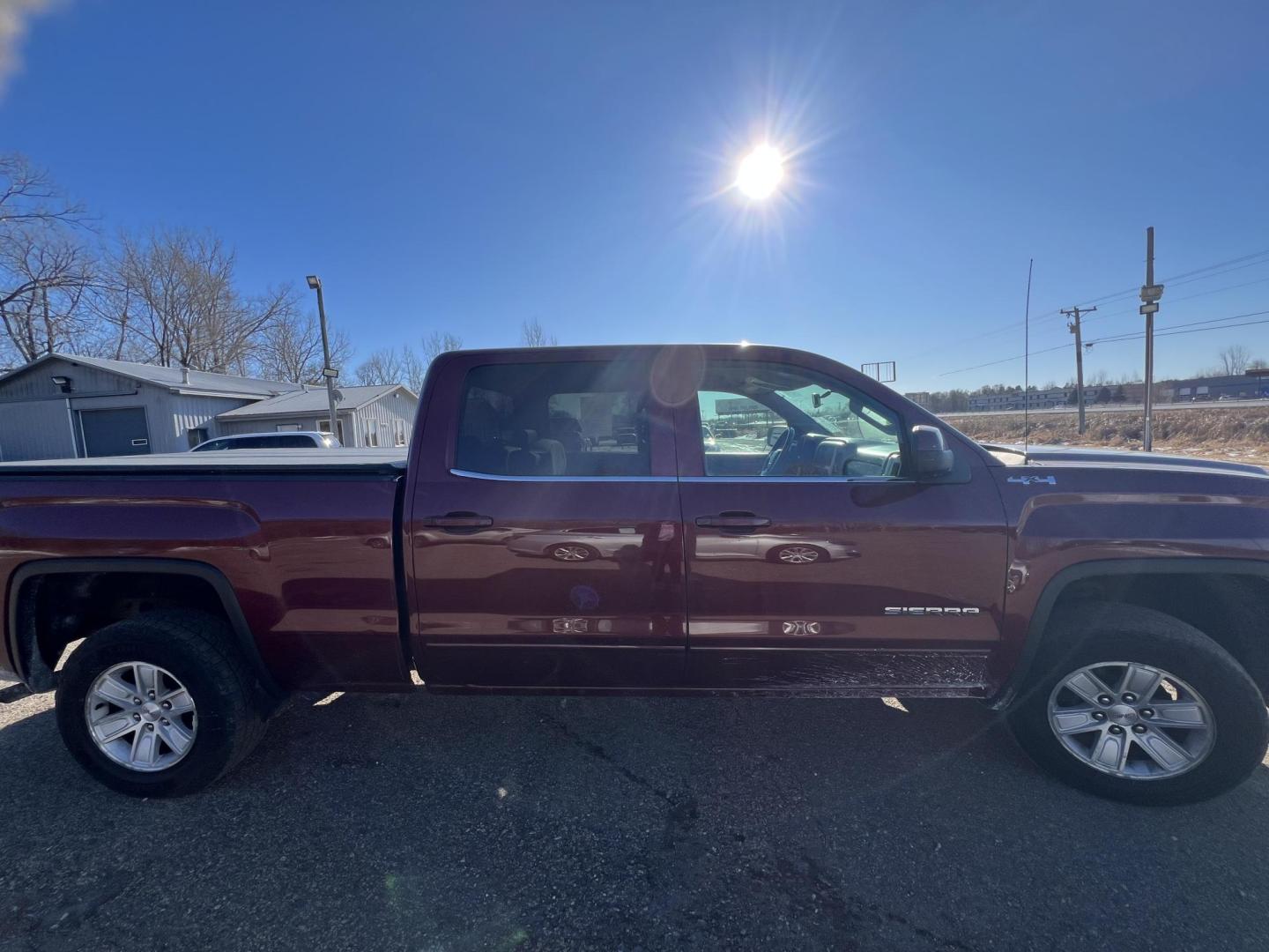 2014 GMC Sierra 1500 SLE Crew Cab 4WD (3GTU2UEC6EG) with an 5.3L V8 OHV 16V engine, 6-Speed Automatic transmission, located at 17255 hwy 65 NE, Ham Lake, MN, 55304, 0.000000, 0.000000 - Photo#5