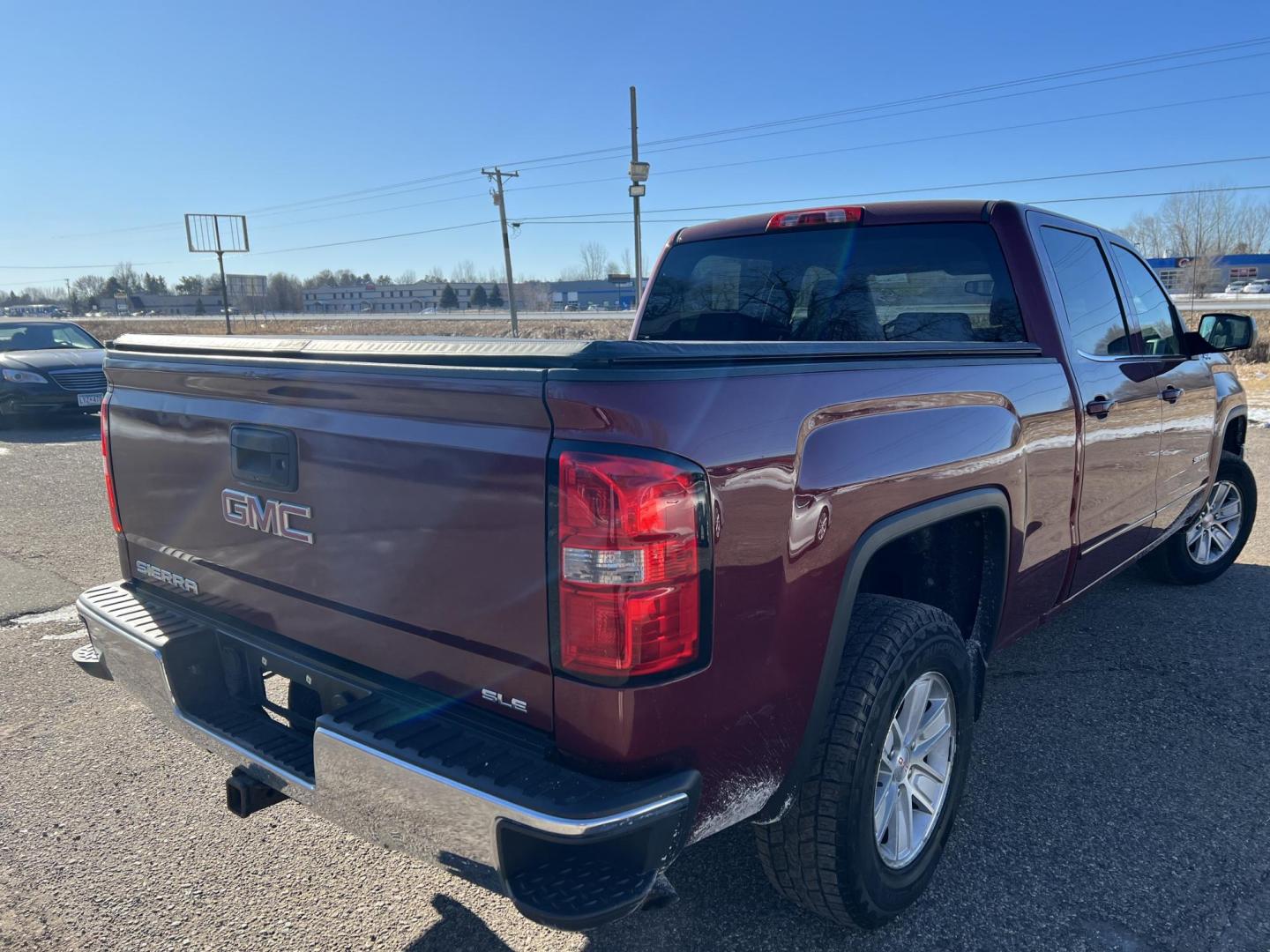 2014 GMC Sierra 1500 SLE Crew Cab 4WD (3GTU2UEC6EG) with an 5.3L V8 OHV 16V engine, 6-Speed Automatic transmission, located at 17255 hwy 65 NE, Ham Lake, MN, 55304, 0.000000, 0.000000 - Photo#4