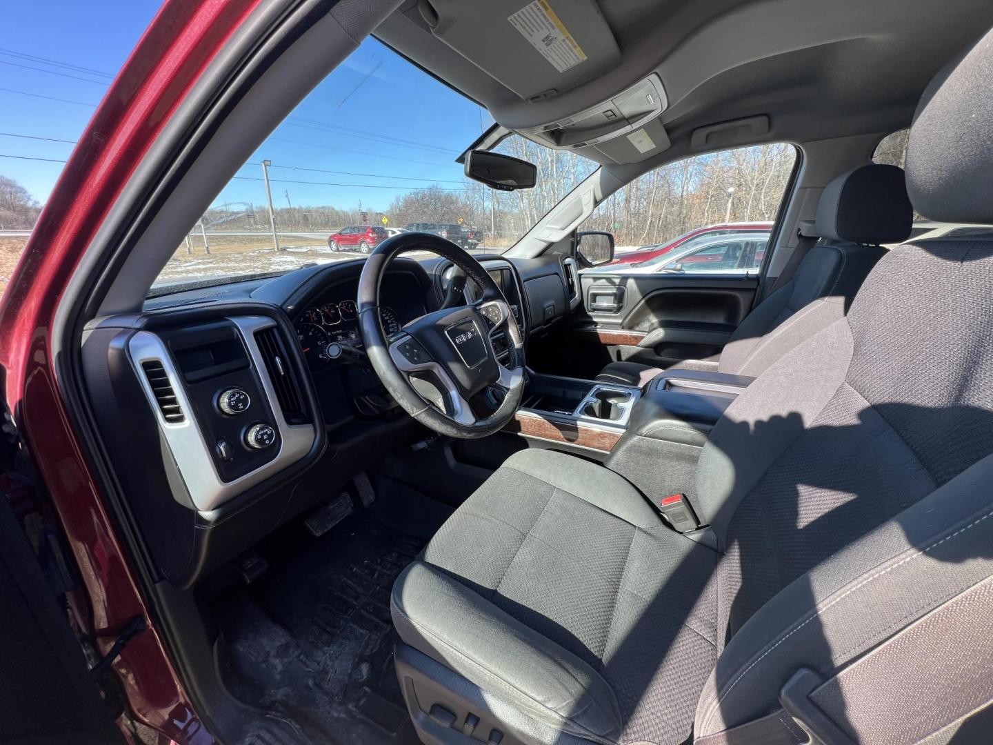 2014 GMC Sierra 1500 SLE Crew Cab 4WD (3GTU2UEC6EG) with an 5.3L V8 OHV 16V engine, 6-Speed Automatic transmission, located at 17255 hwy 65 NE, Ham Lake, MN, 55304, 0.000000, 0.000000 - Photo#9