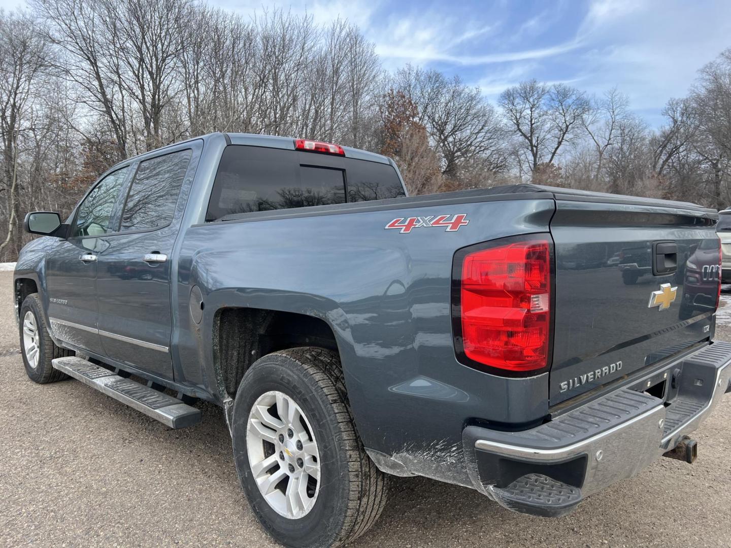 2014 Chevrolet Silverado 1500 1LZ Crew Cab 4WD (3GCUKSEC3EG) with an 5.3L V8 OHV 16V engine, 6-Speed Automatic transmission, located at 17255 hwy 65 NE, Ham Lake, MN, 55304, 0.000000, 0.000000 - Photo#2