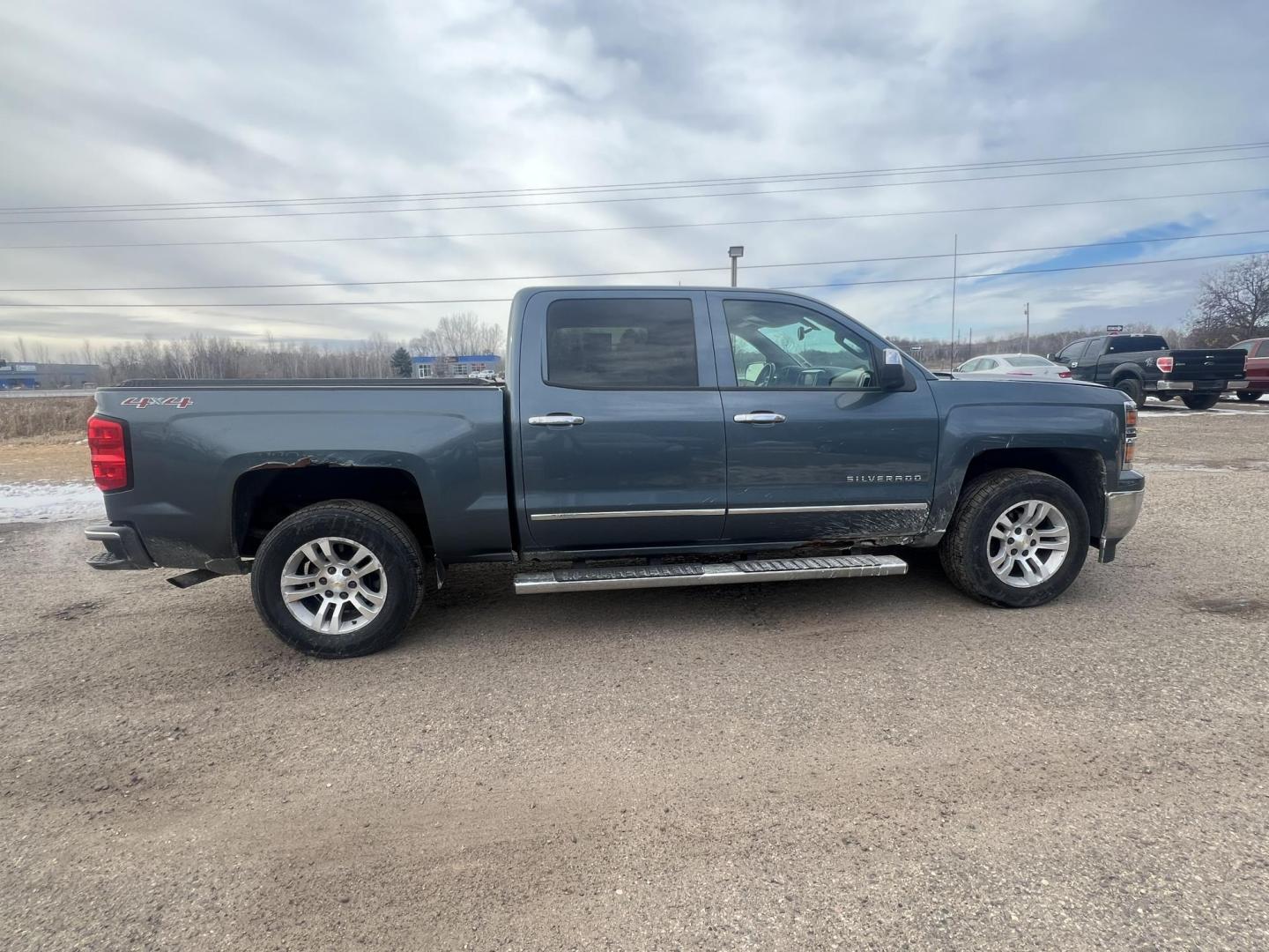 2014 Chevrolet Silverado 1500 1LZ Crew Cab 4WD (3GCUKSEC3EG) with an 5.3L V8 OHV 16V engine, 6-Speed Automatic transmission, located at 17255 hwy 65 NE, Ham Lake, MN, 55304, 0.000000, 0.000000 - Photo#5