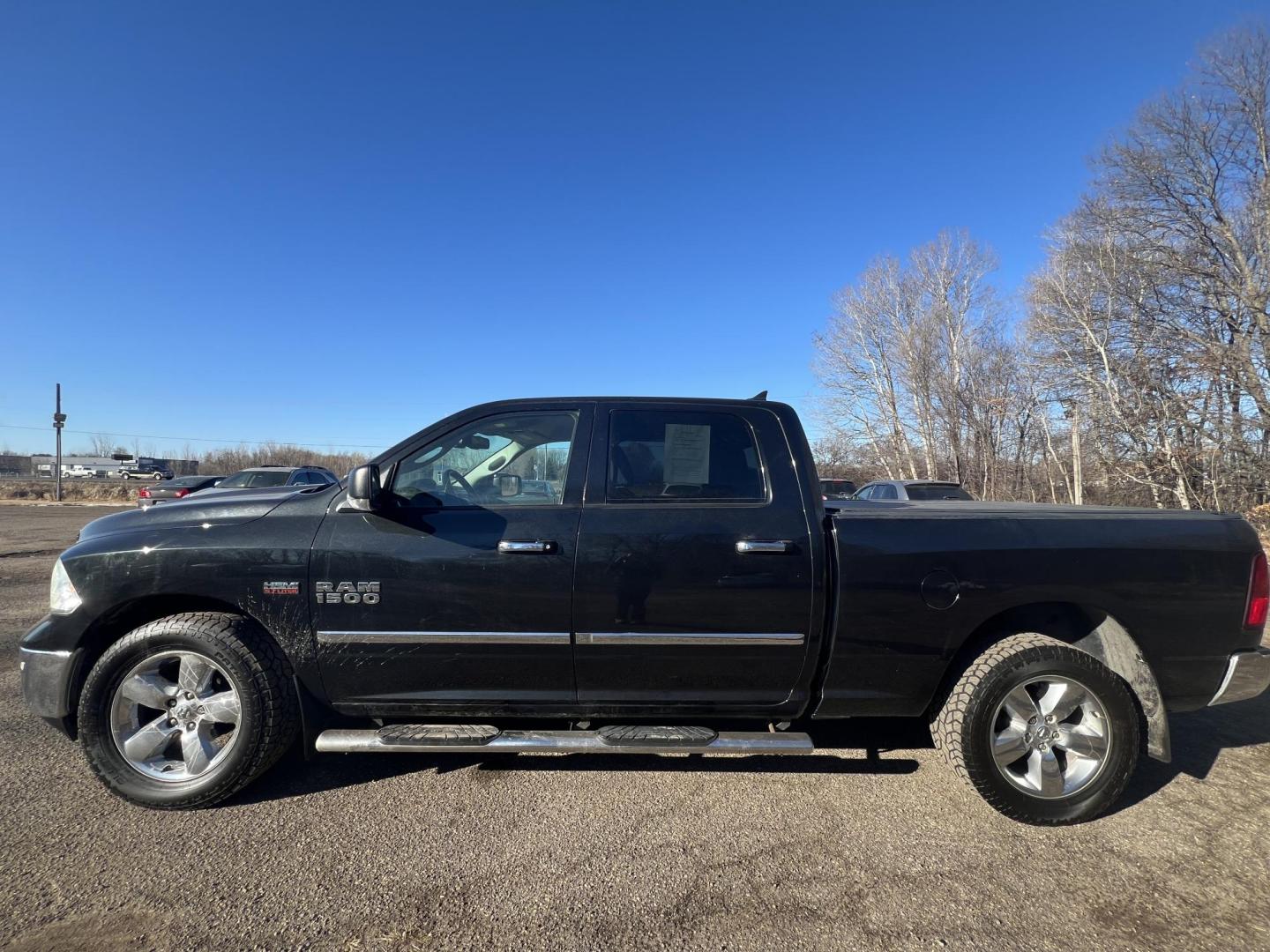 2015 RAM 1500 SLT Crew Cab LWB 4WD (1C6RR7TT6FS) with an 5.7L V8 OHV 16V engine, 6-Speed Automatic transmission, located at 17255 hwy 65 NE, Ham Lake, MN, 55304, 0.000000, 0.000000 - Photo#1