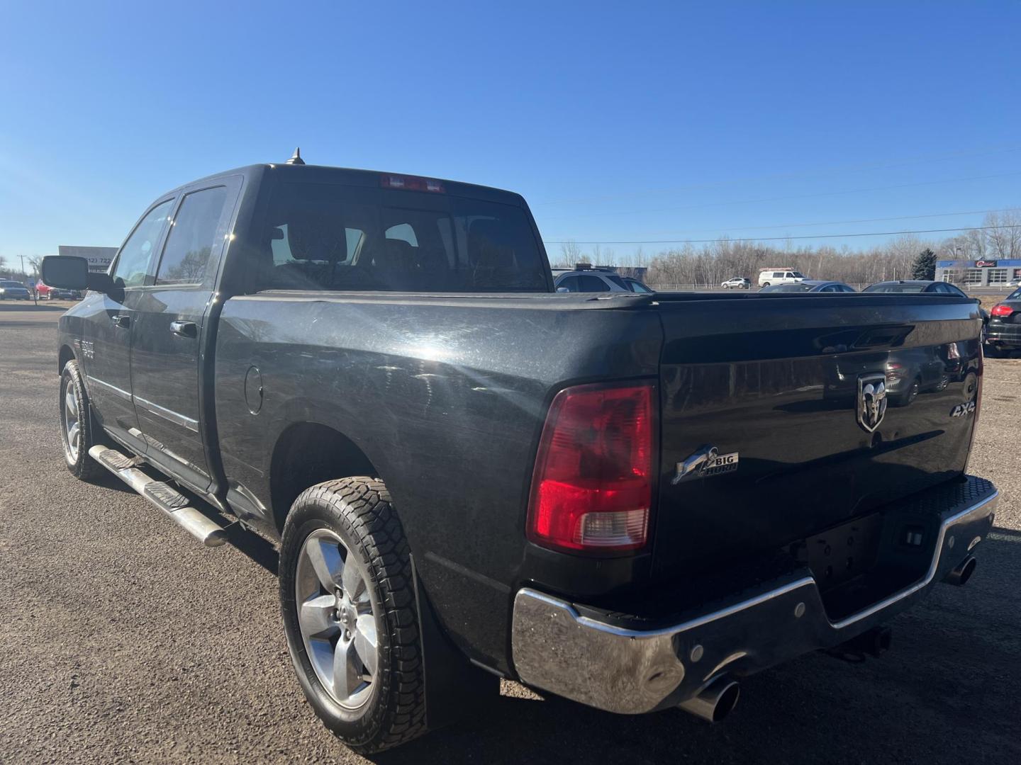 2015 RAM 1500 SLT Crew Cab LWB 4WD (1C6RR7TT6FS) with an 5.7L V8 OHV 16V engine, 6-Speed Automatic transmission, located at 17255 hwy 65 NE, Ham Lake, MN, 55304, 0.000000, 0.000000 - Photo#2