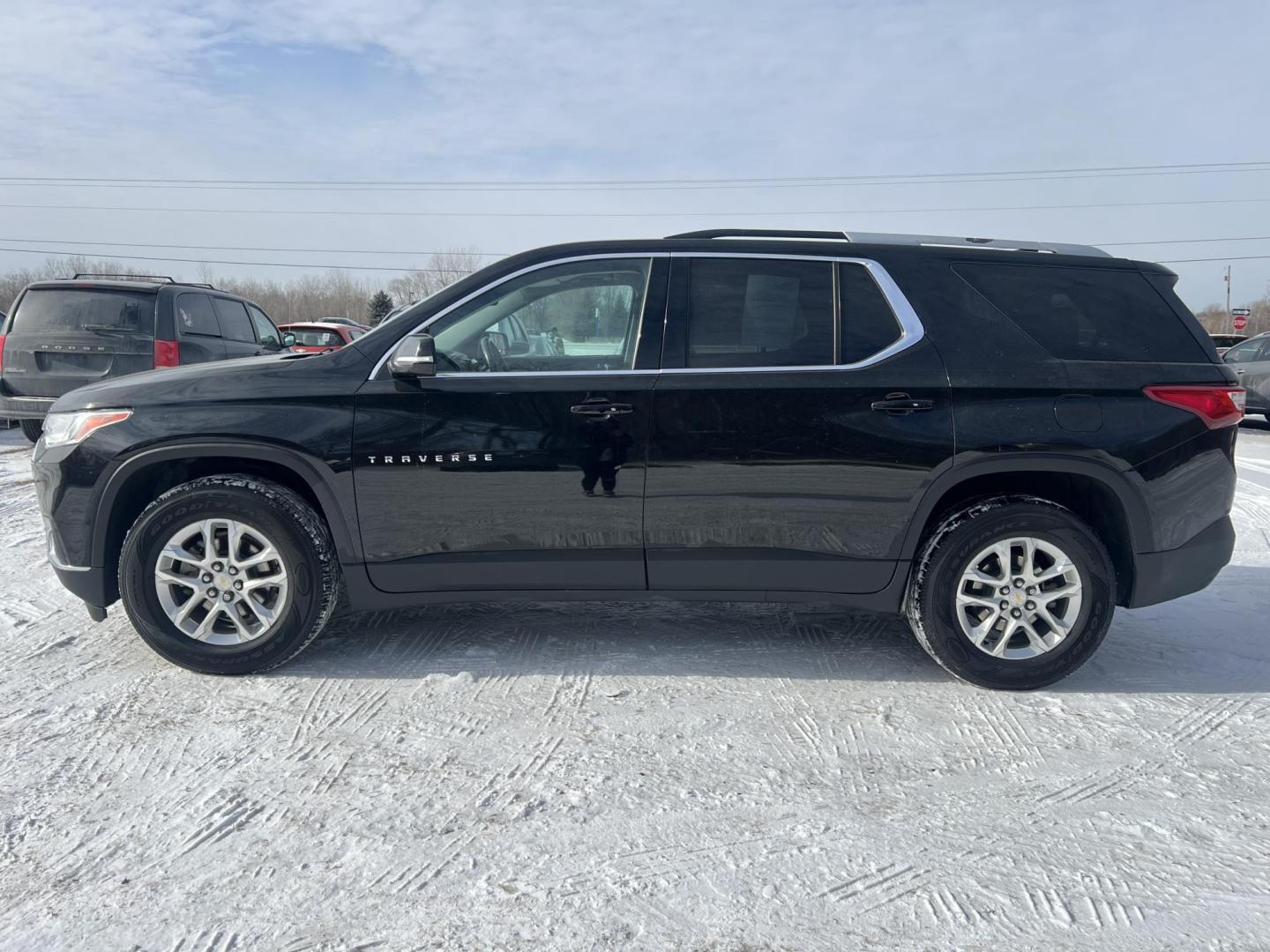 2018 Chevrolet Traverse LT Cloth AWD (1GNEVGKW4JJ) with an 3.6L V6 DOHC 24V engine, 9A transmission, located at 17255 hwy 65 NE, Ham Lake, MN, 55304, 0.000000, 0.000000 - Photo#1