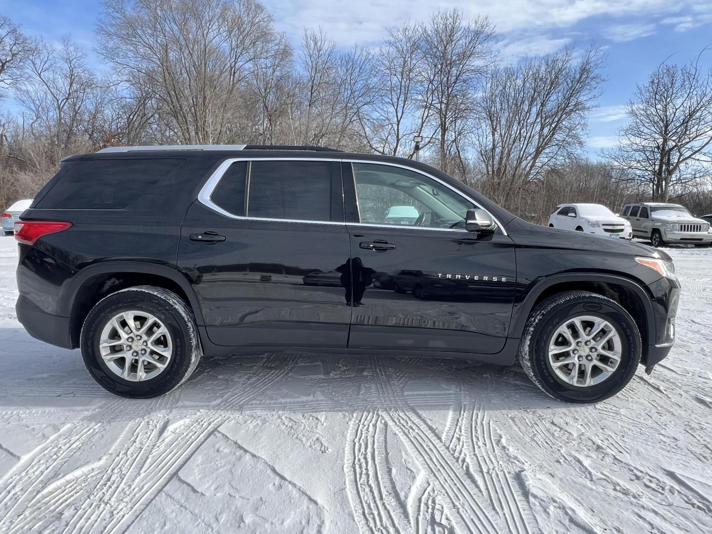 2018 Chevrolet Traverse LT Cloth AWD (1GNEVGKW4JJ) with an 3.6L V6 DOHC 24V engine, 9A transmission, located at 17255 hwy 65 NE, Ham Lake, MN, 55304, 0.000000, 0.000000 - Photo#5