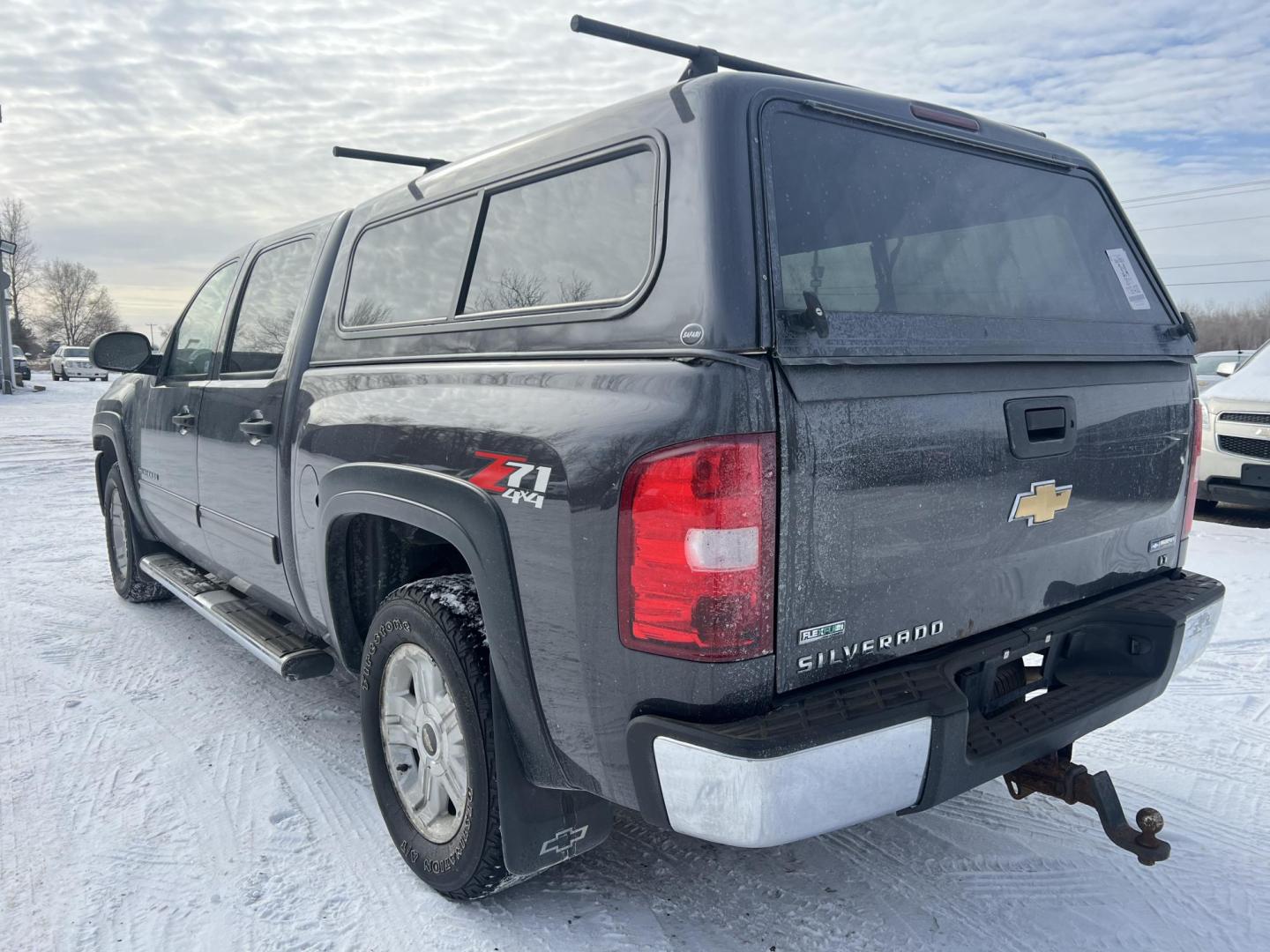 2011 Chevrolet Silverado 1500 LT Crew Cab 4WD (3GCPKSE35BG) with an 5.3L V8 OHV 16V FFV engine, 4-Speed Automatic transmission, located at 17255 hwy 65 NE, Ham Lake, MN, 55304, 0.000000, 0.000000 - Photo#2