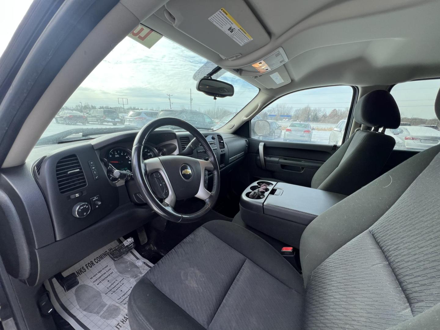 2011 Chevrolet Silverado 1500 LT Crew Cab 4WD (3GCPKSE35BG) with an 5.3L V8 OHV 16V FFV engine, 4-Speed Automatic transmission, located at 17255 hwy 65 NE, Ham Lake, MN, 55304, 0.000000, 0.000000 - Photo#9