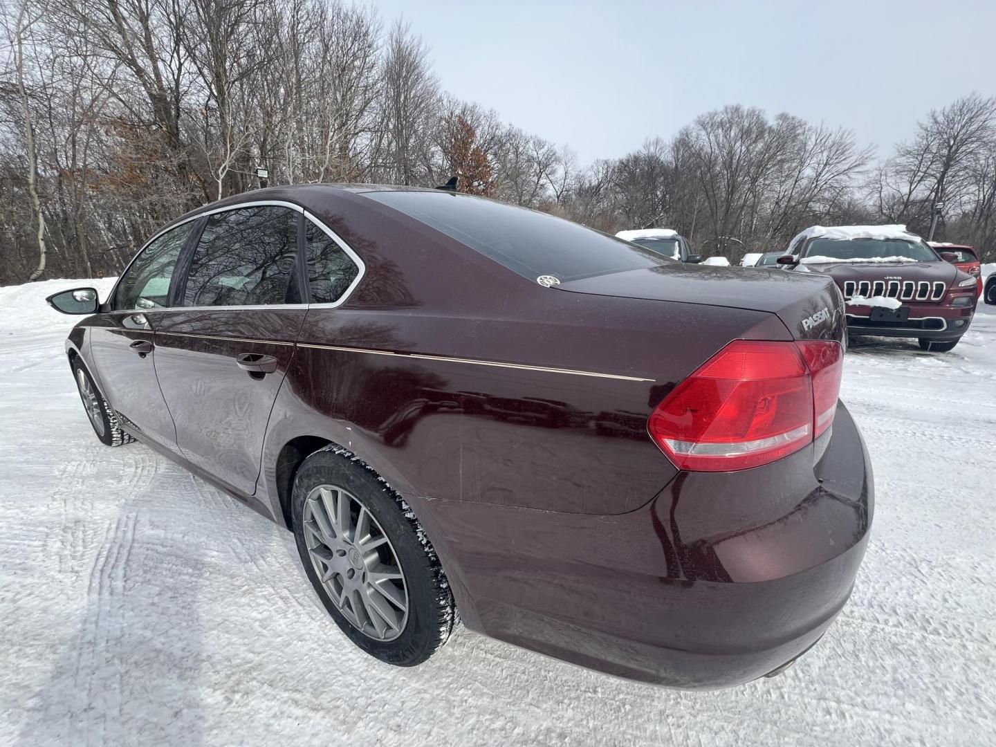 2012 Volkswagen Passat 2.5L SE MT (1VWBH7A36CC) with an 2.5L L5 DOHC 2OV engine, 5-Speed Manual transmission, located at 17255 hwy 65 NE, Ham Lake, MN, 55304, 0.000000, 0.000000 - Photo#2