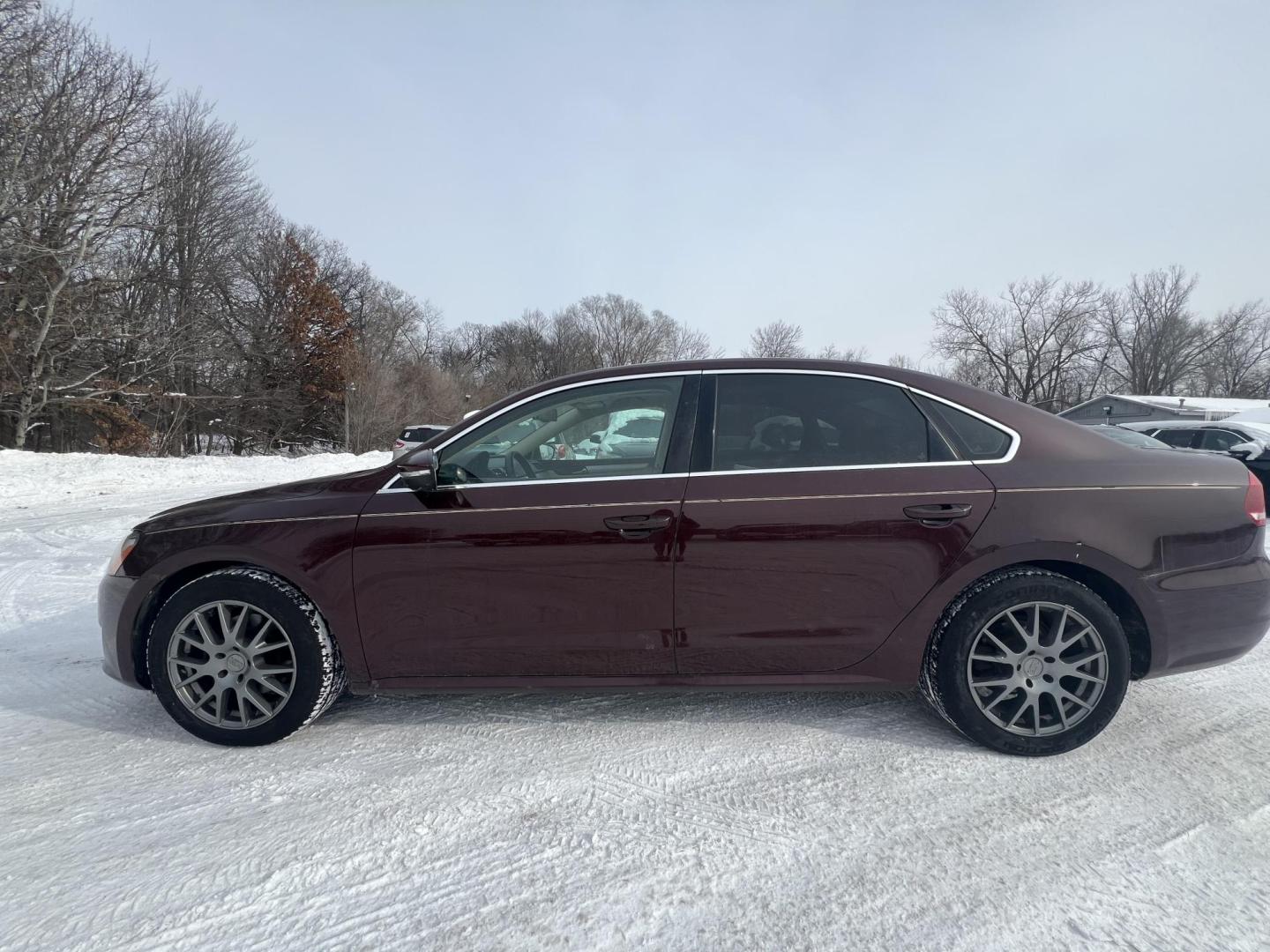 2012 Volkswagen Passat 2.5L SE MT (1VWBH7A36CC) with an 2.5L L5 DOHC 2OV engine, 5-Speed Manual transmission, located at 17255 hwy 65 NE, Ham Lake, MN, 55304, 0.000000, 0.000000 - Photo#1