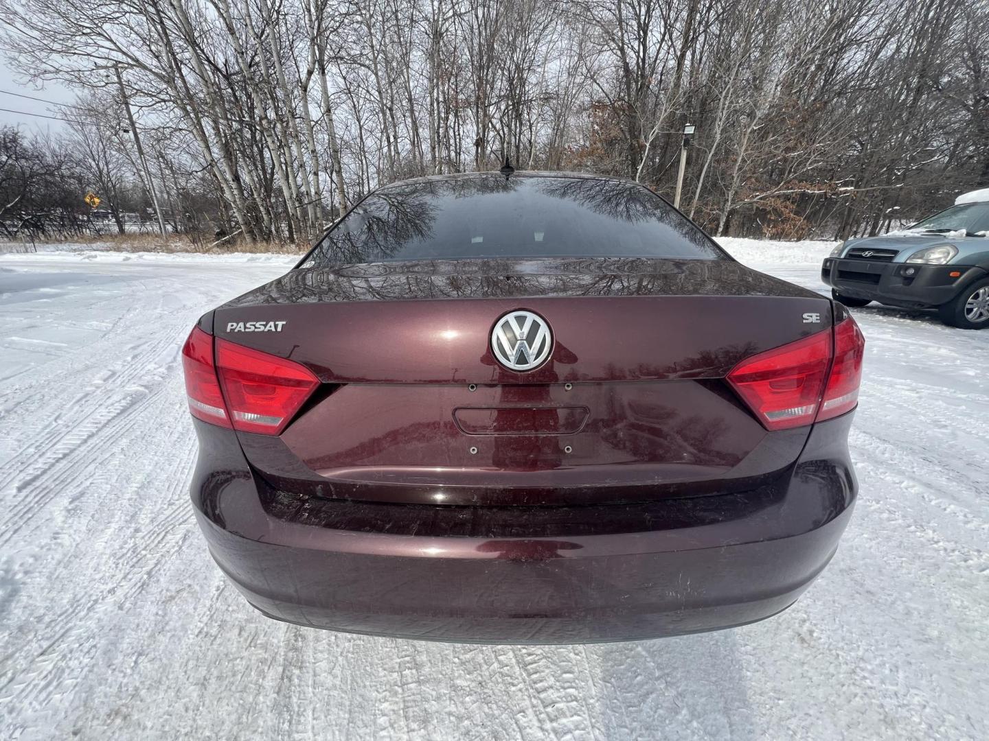 2012 Volkswagen Passat 2.5L SE MT (1VWBH7A36CC) with an 2.5L L5 DOHC 2OV engine, 5-Speed Manual transmission, located at 17255 hwy 65 NE, Ham Lake, MN, 55304, 0.000000, 0.000000 - Photo#3