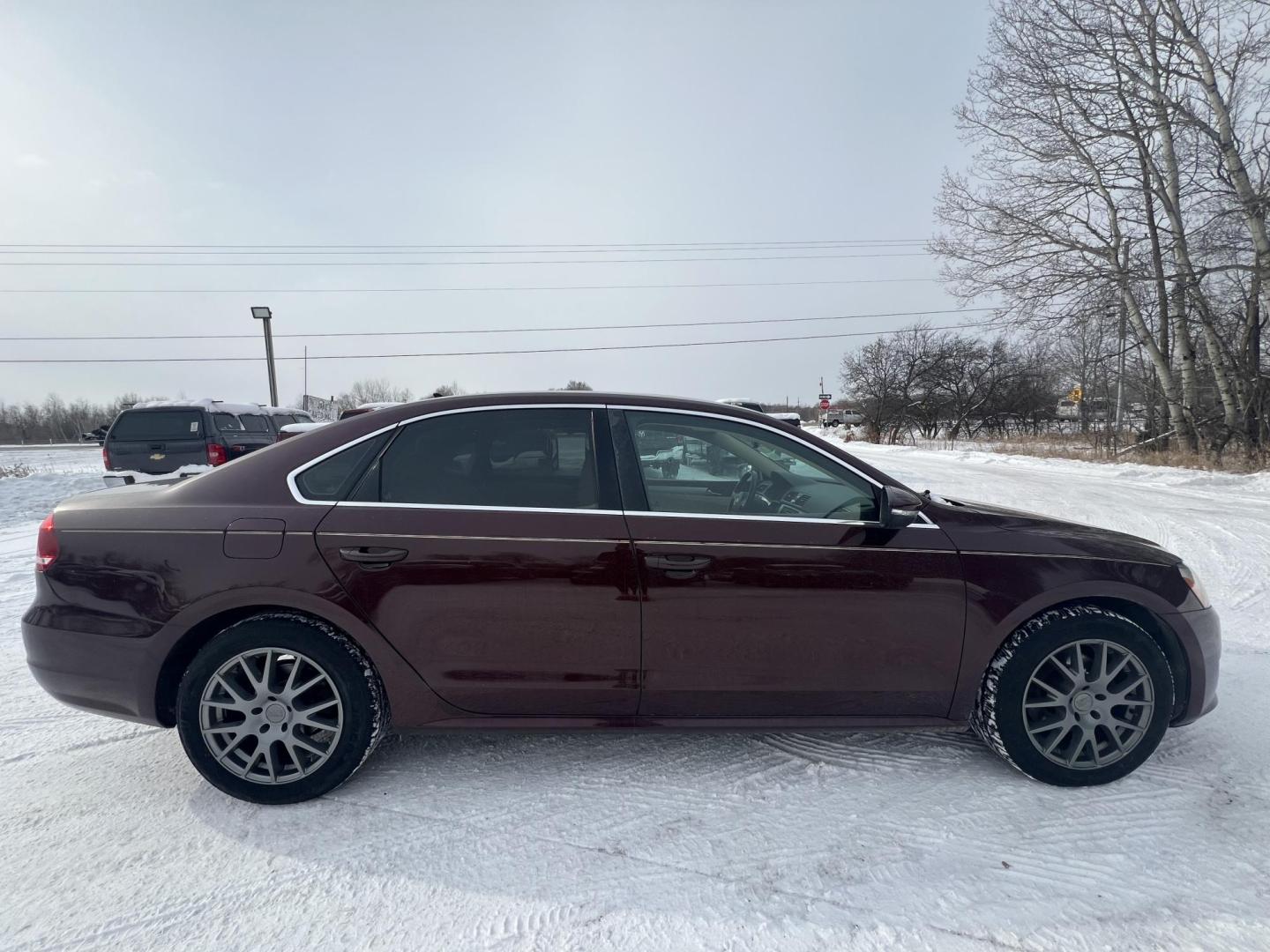 2012 Volkswagen Passat 2.5L SE MT (1VWBH7A36CC) with an 2.5L L5 DOHC 2OV engine, 5-Speed Manual transmission, located at 17255 hwy 65 NE, Ham Lake, MN, 55304, 0.000000, 0.000000 - Photo#5