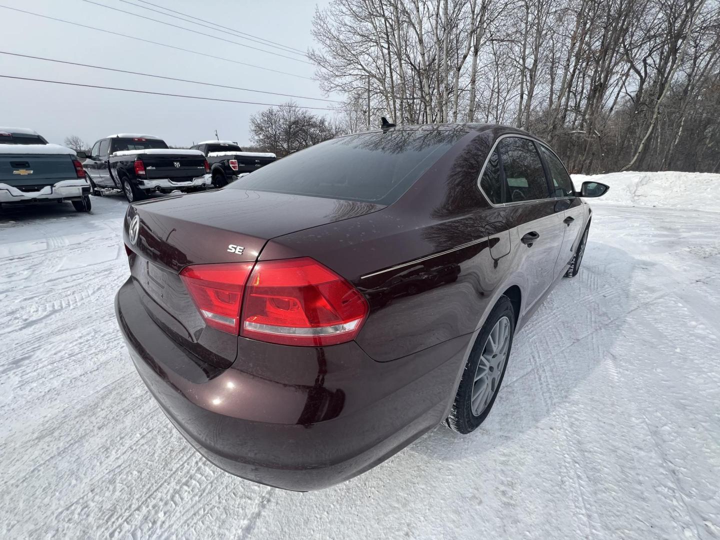 2012 Volkswagen Passat 2.5L SE MT (1VWBH7A36CC) with an 2.5L L5 DOHC 2OV engine, 5-Speed Manual transmission, located at 17255 hwy 65 NE, Ham Lake, MN, 55304, 0.000000, 0.000000 - Photo#4